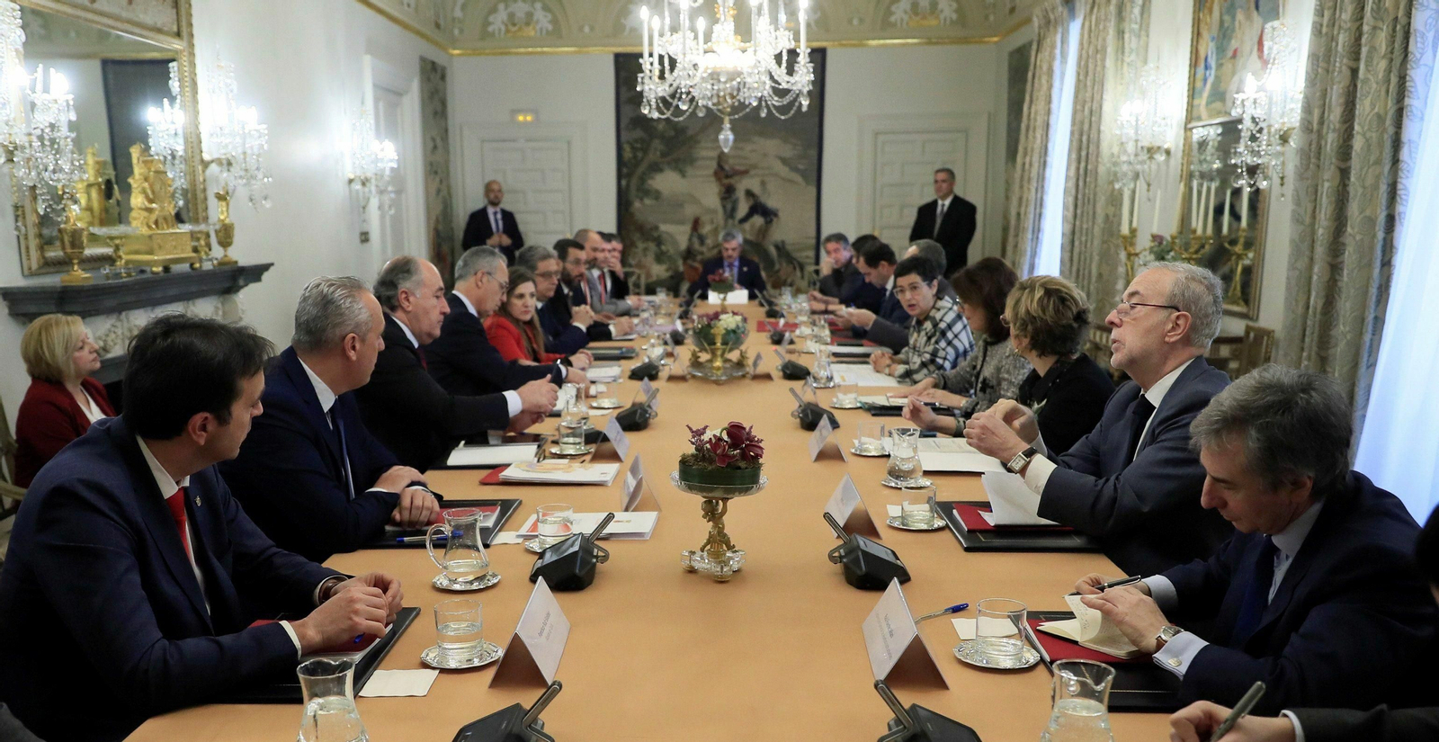 La reunión de los alcaldes y la ministra de Exteriores en Madrid.