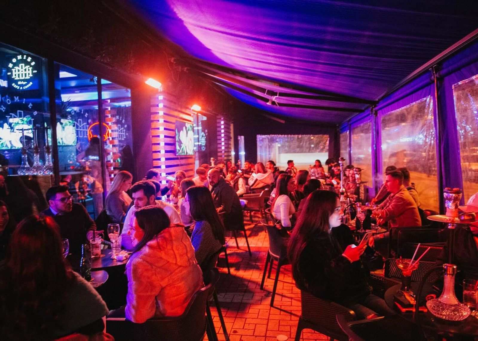 Homies, uno de los pubs que abren hasta las 2:00 de la madrugada.