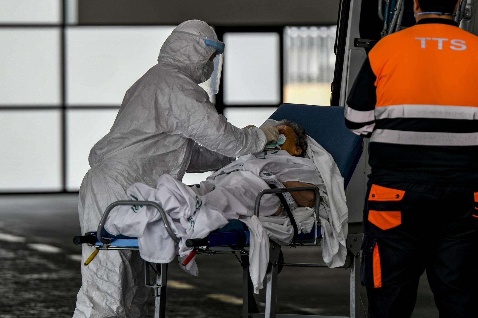 Coronavirus en Granada: freno al ingreso de pacientes graves en UCI