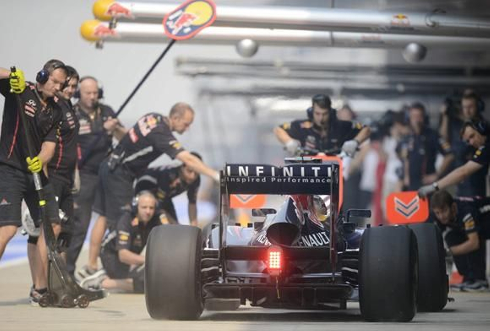 Vettel logra otra 'pole' y Alonso sólo puede ser quinto en Buddh