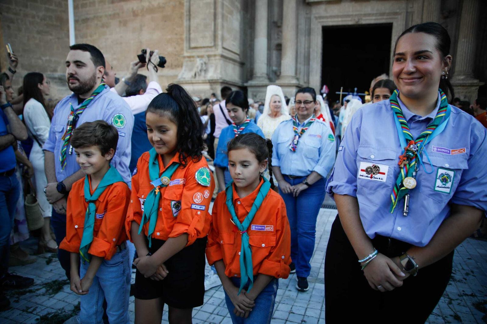 Imágenes de la procesión del Corpus Christi en Almería: así han sido la misa y la posterior marcha por la capital