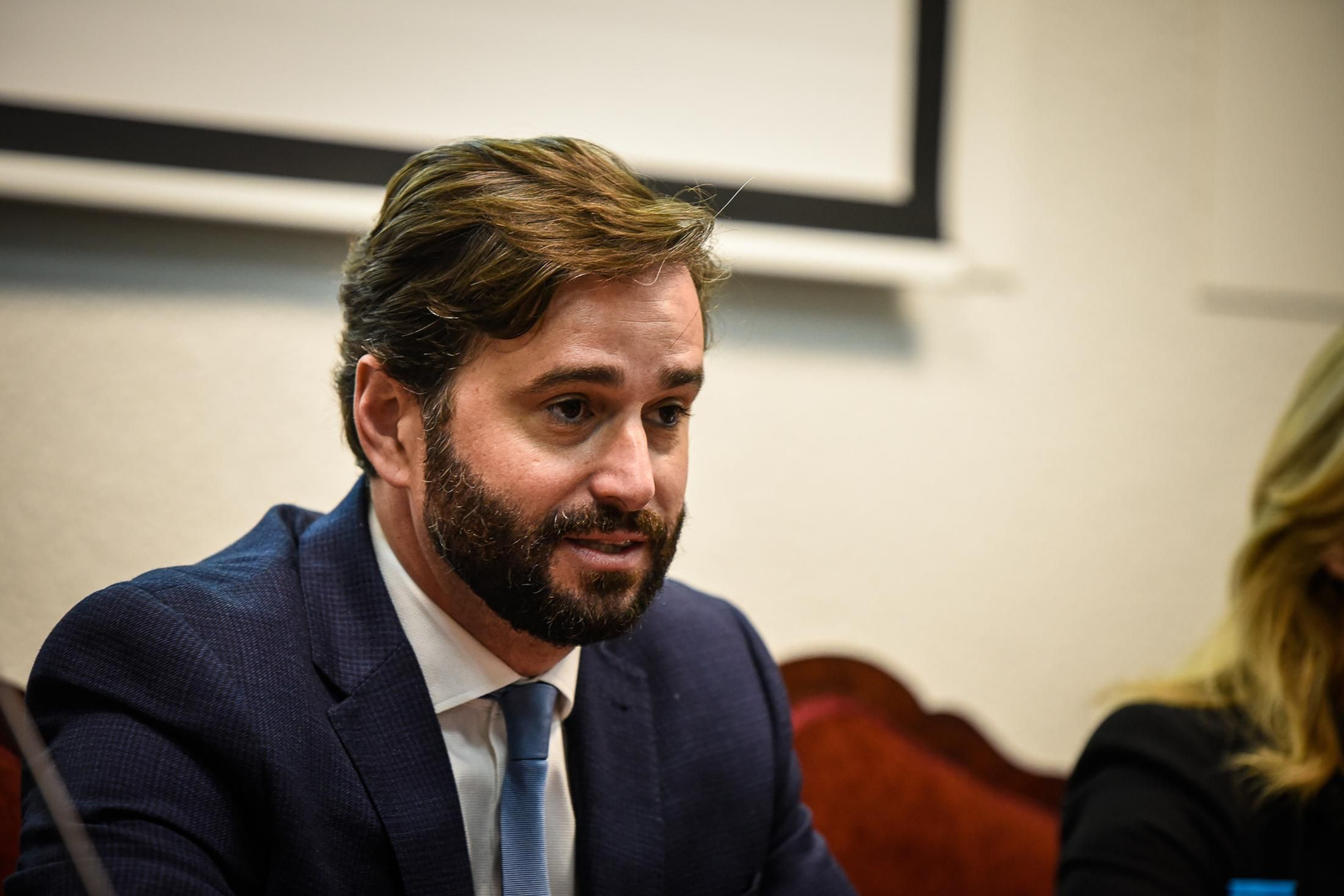Imágenes de la presentación de la Consejera de Economía de los Fondos Europeos a los empresarios onubenses