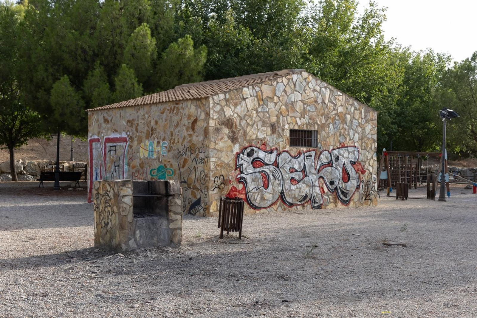 Estado de abandono del parque del Cerro de las Canteras