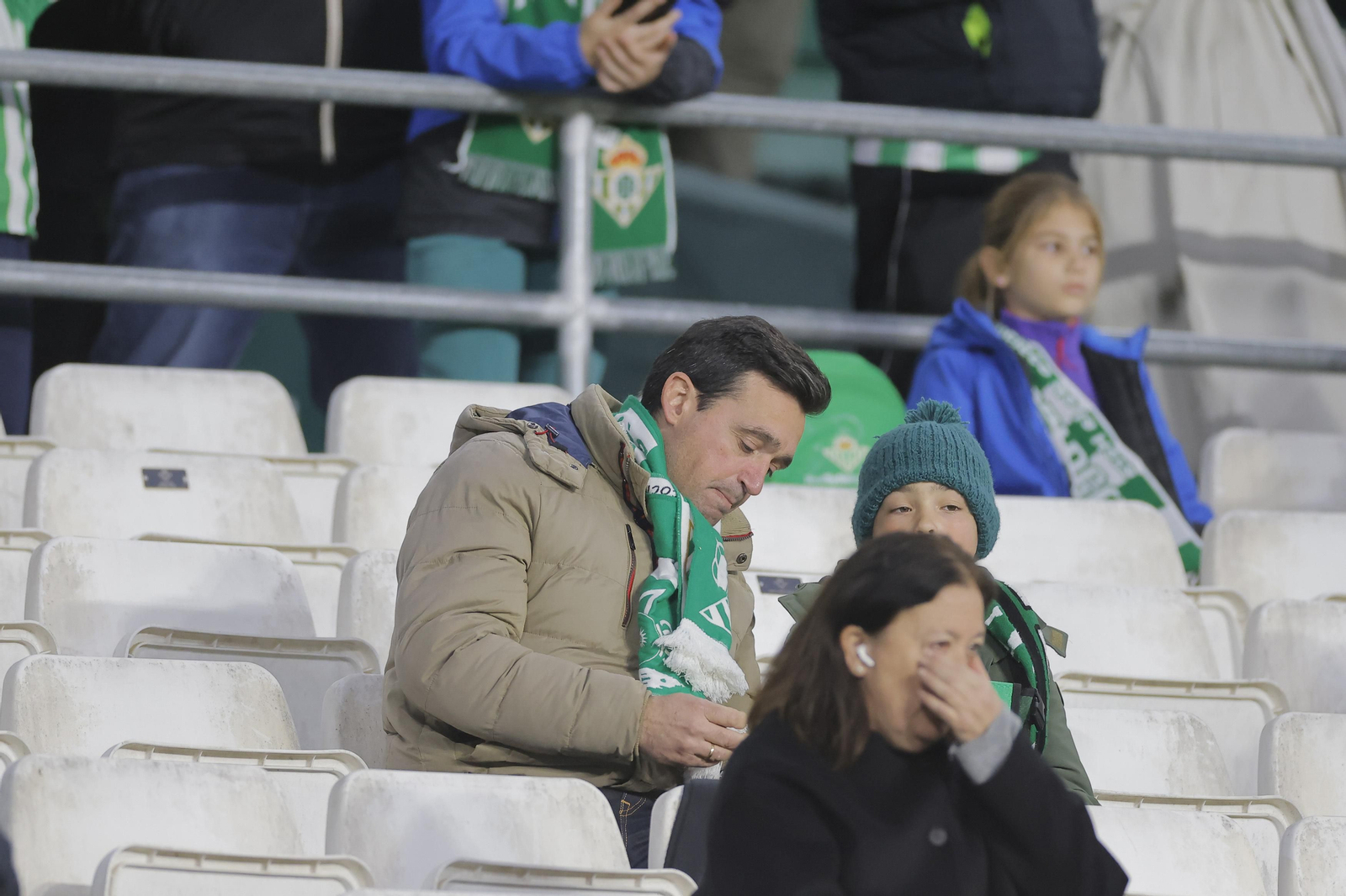 Búscate en las fotos del Betis-Girona