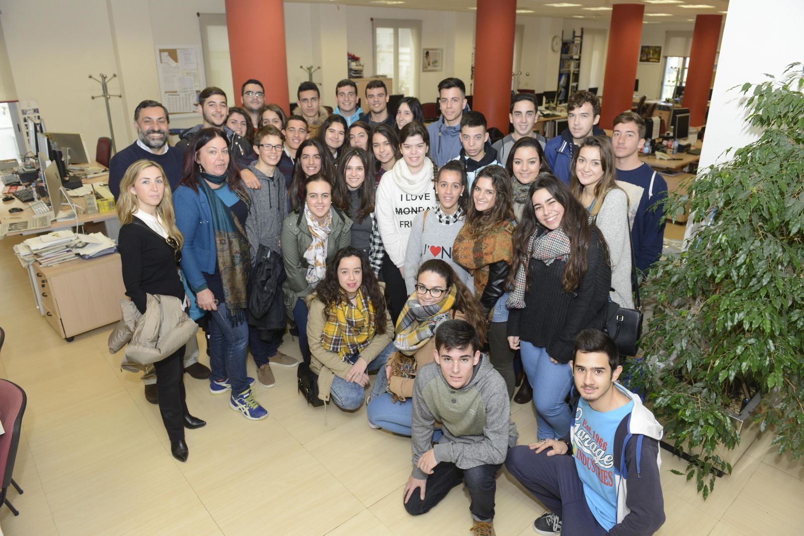 Alumnos y profesores del IES Picasso, de Chiclana (16-01-2016)