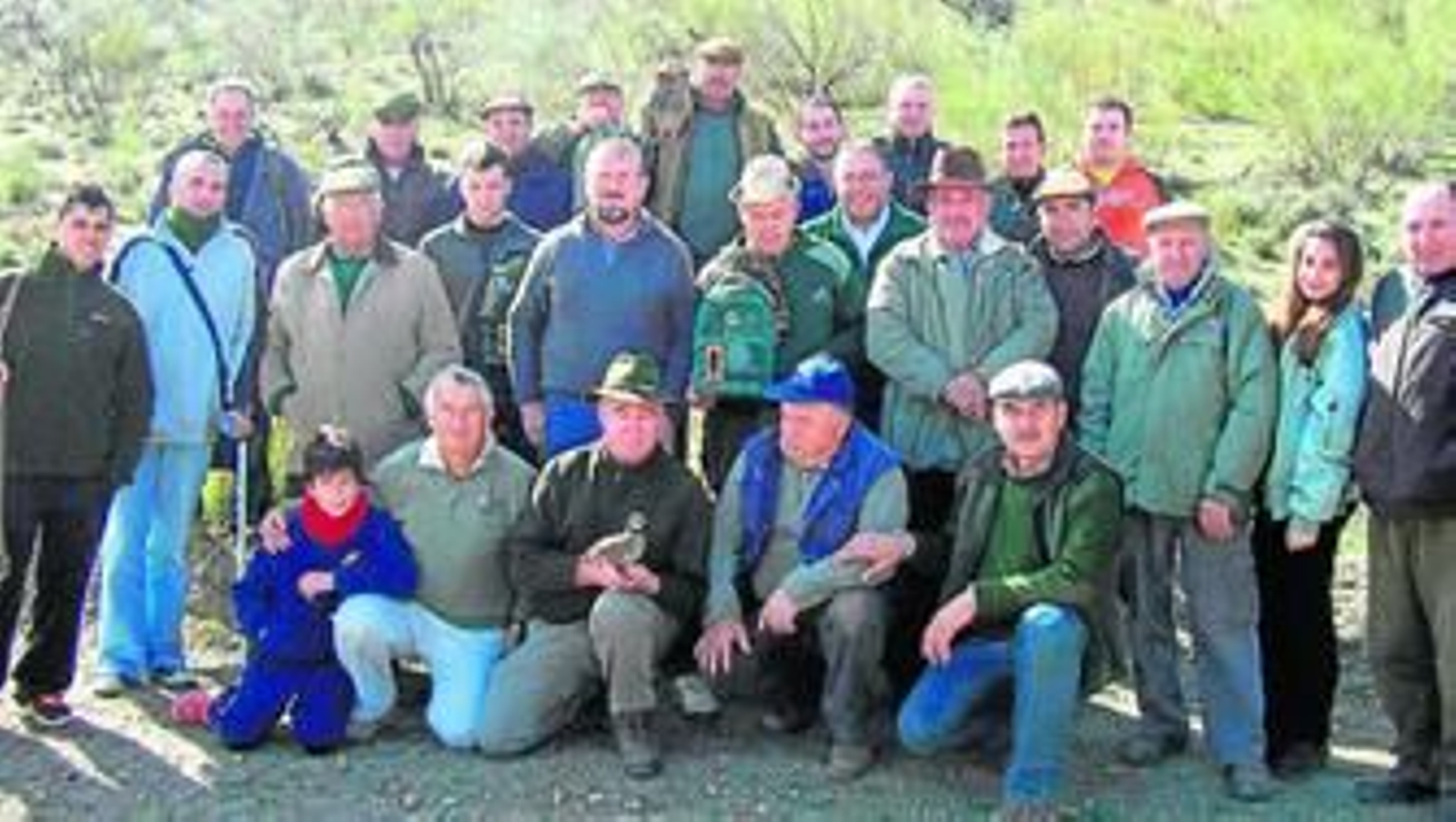 Foto de familia de todos los cazadores participantes en el campeonato provincial.