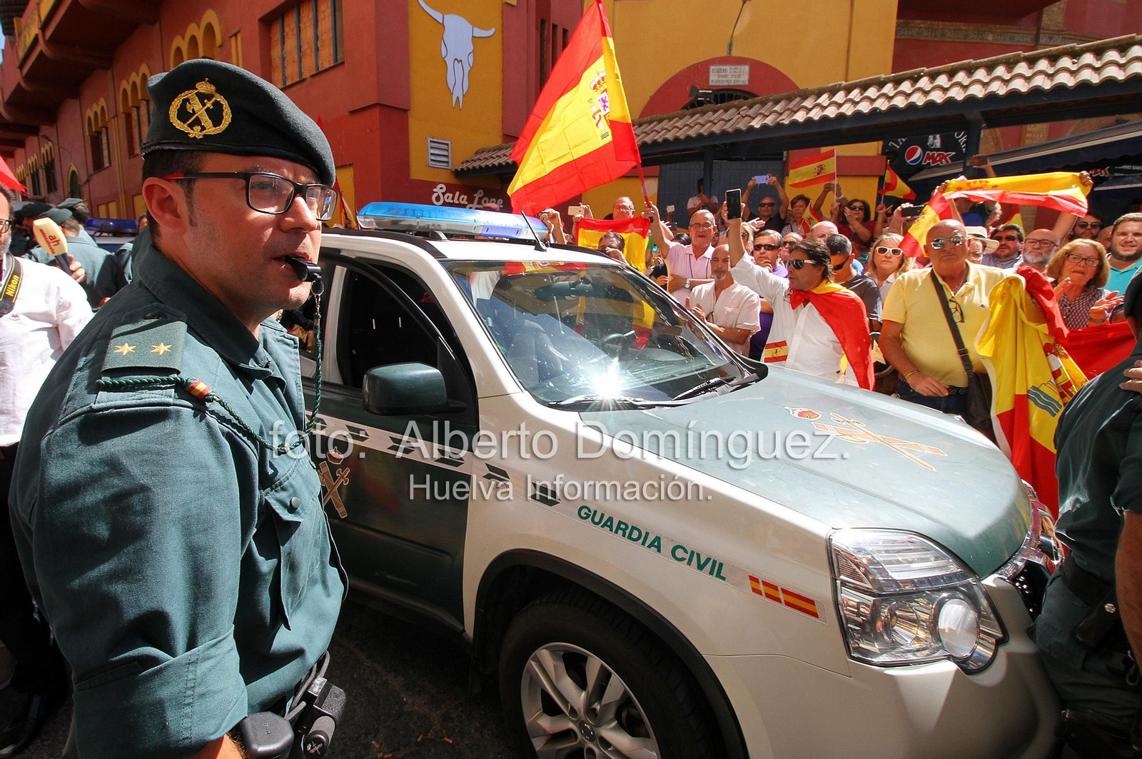 Imágenes de la expedición de Guardias Civiles de Huelva rumbo a Cataluña.