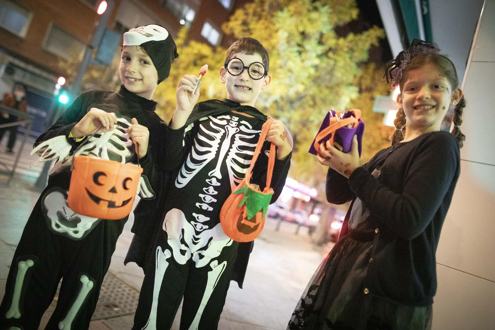 "Así fue la noche de Halloween en Granada: disfraces, truco y trato"
