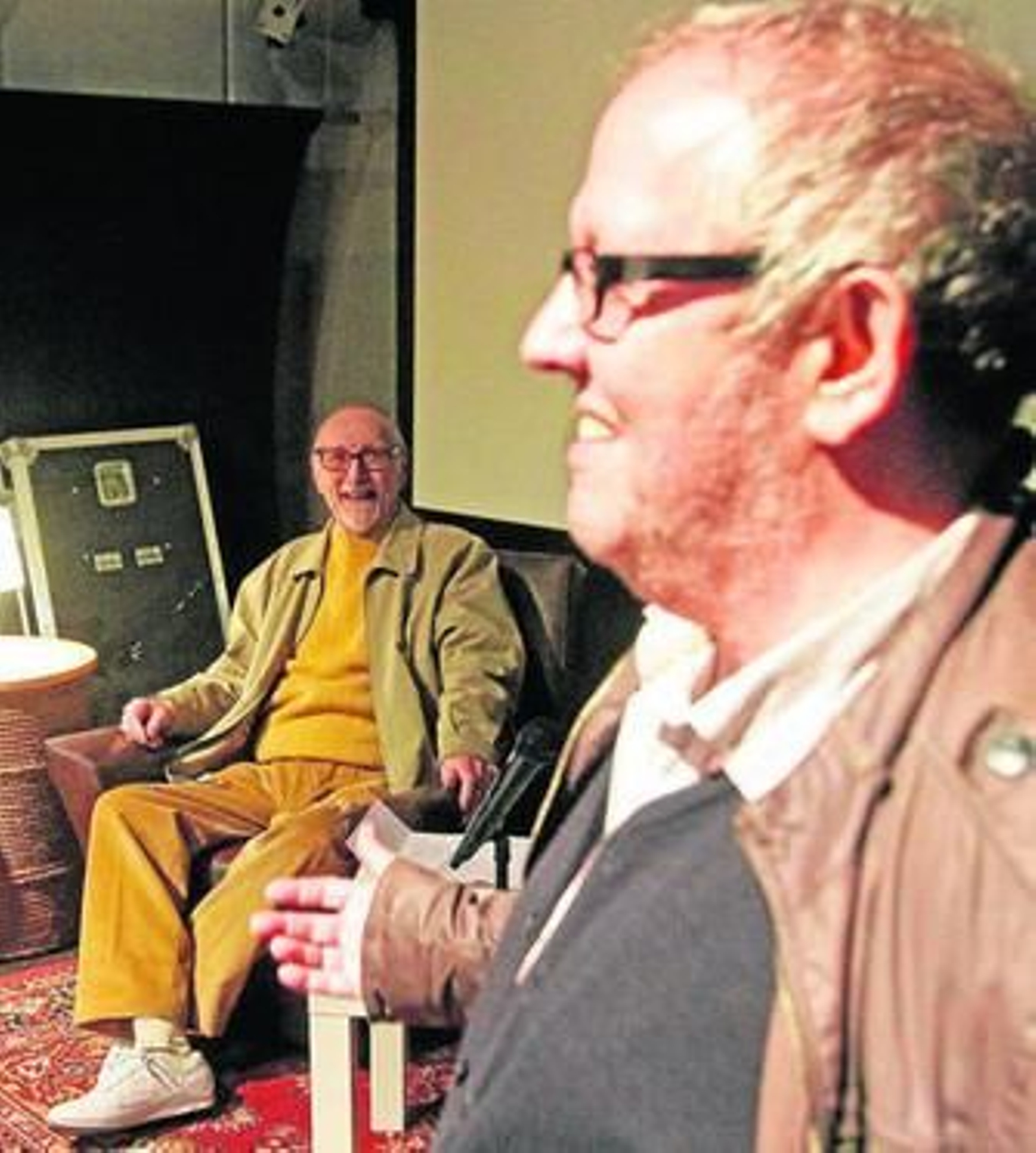 Imagen de Andrés Vázquez de Sola, ayer sentado mientras Juan José Téllez le presentaba en Algeciras.