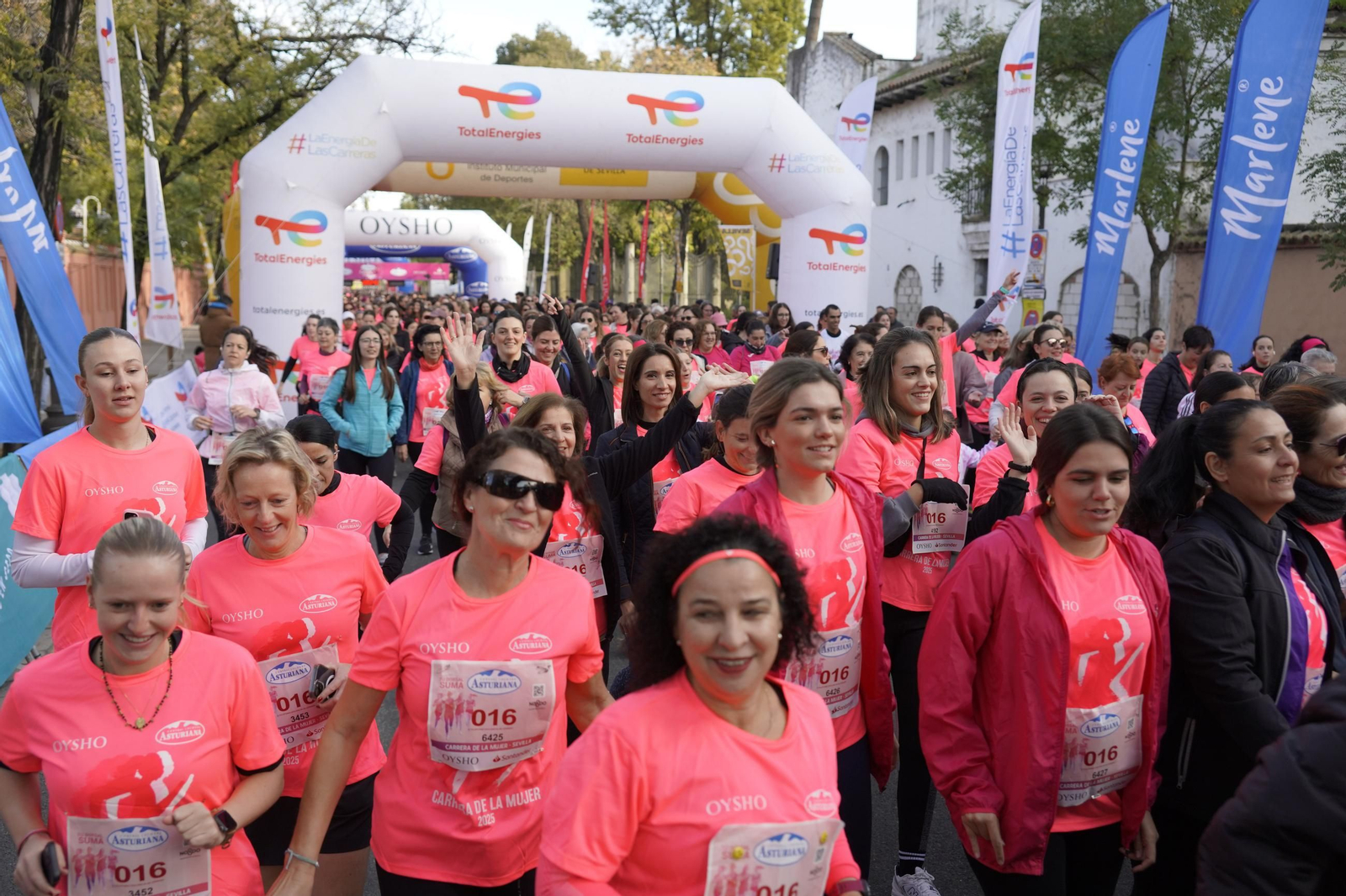 Búscate en las fotos de la Carrera de la Mujer de Sevilla