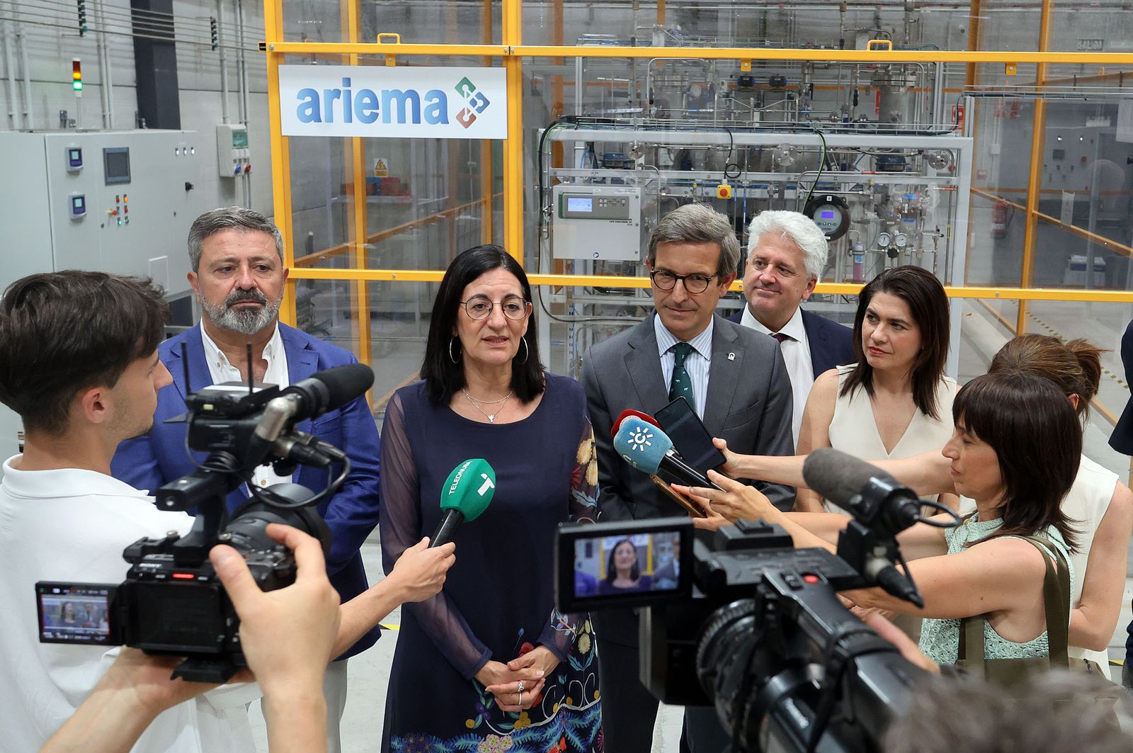 Imágenes de la visita de Jorge Paradela a las instalaciones de la empresa Ariema Energía y Medioambiente SL, especializada en hidrógeno verde