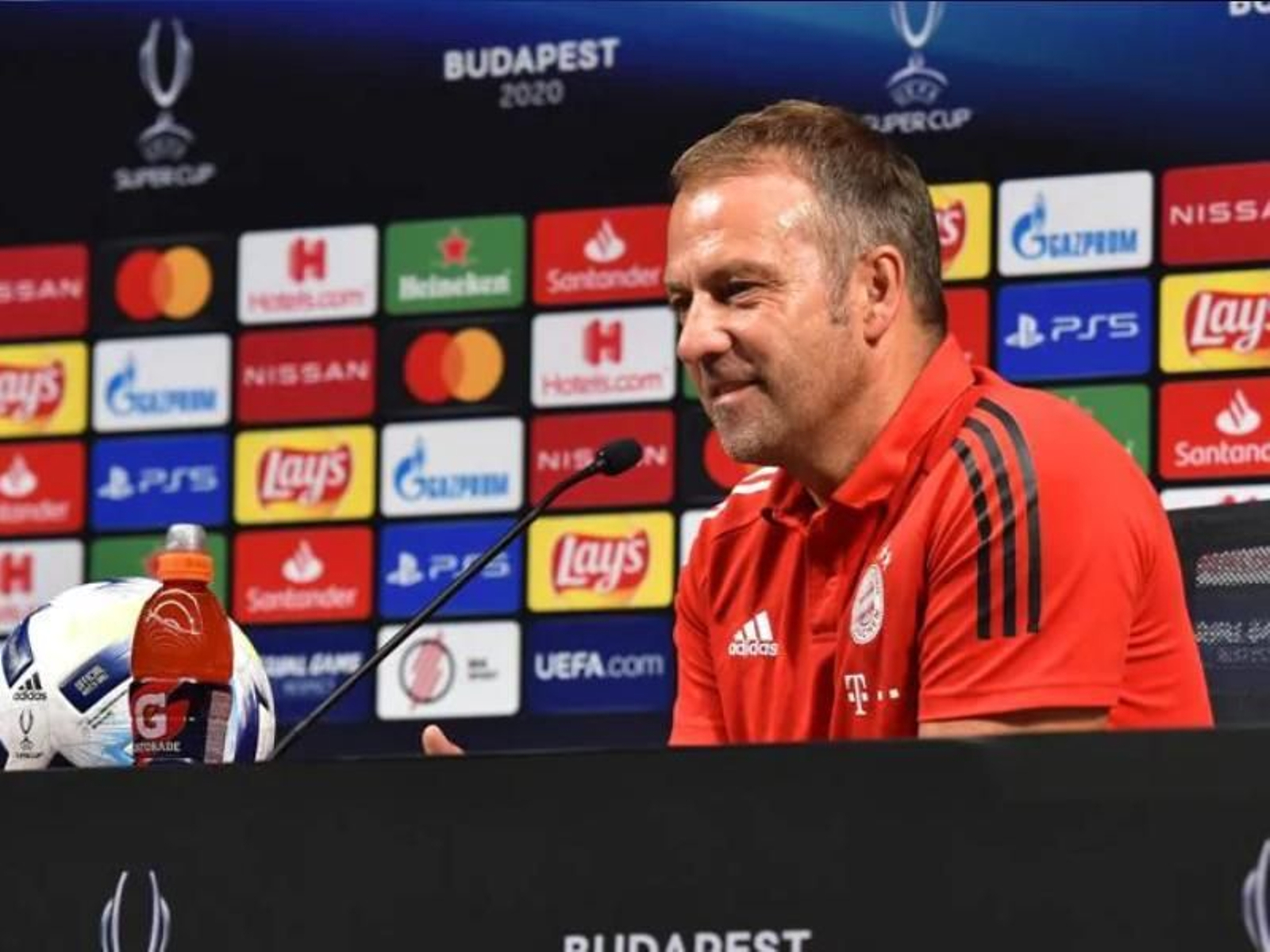 Flick, durante la rueda de prensa oficial de la Supercopa de Europa.