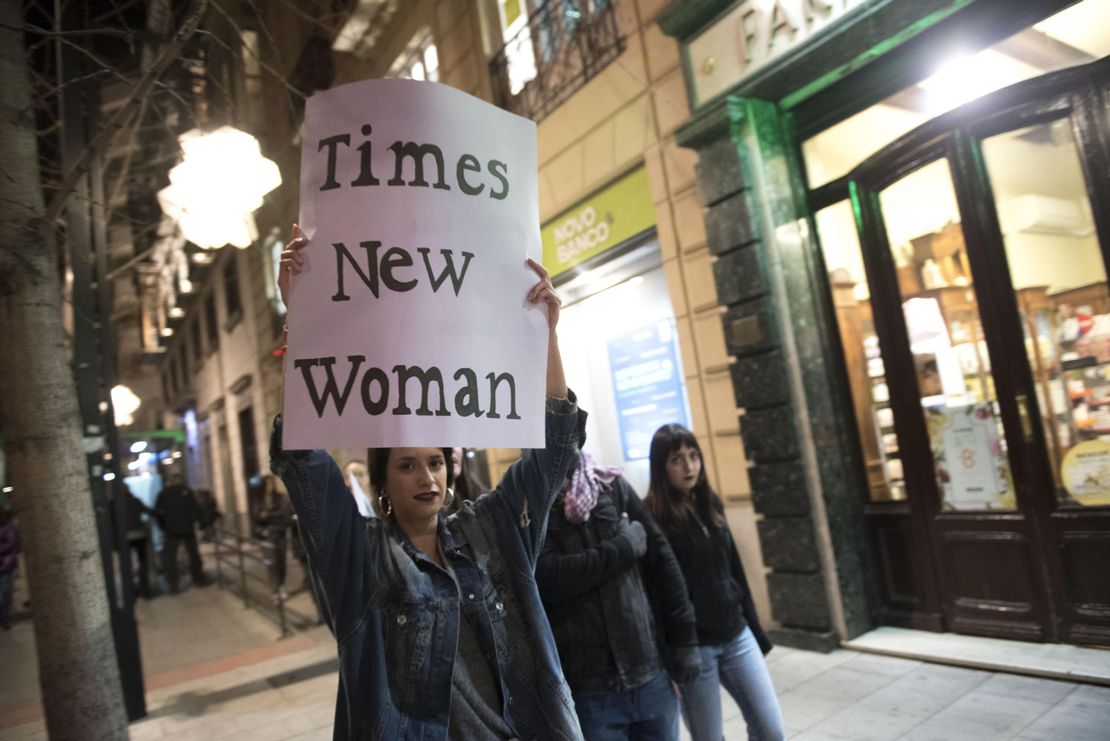 Granada se tiñe de morado con la ola feminista