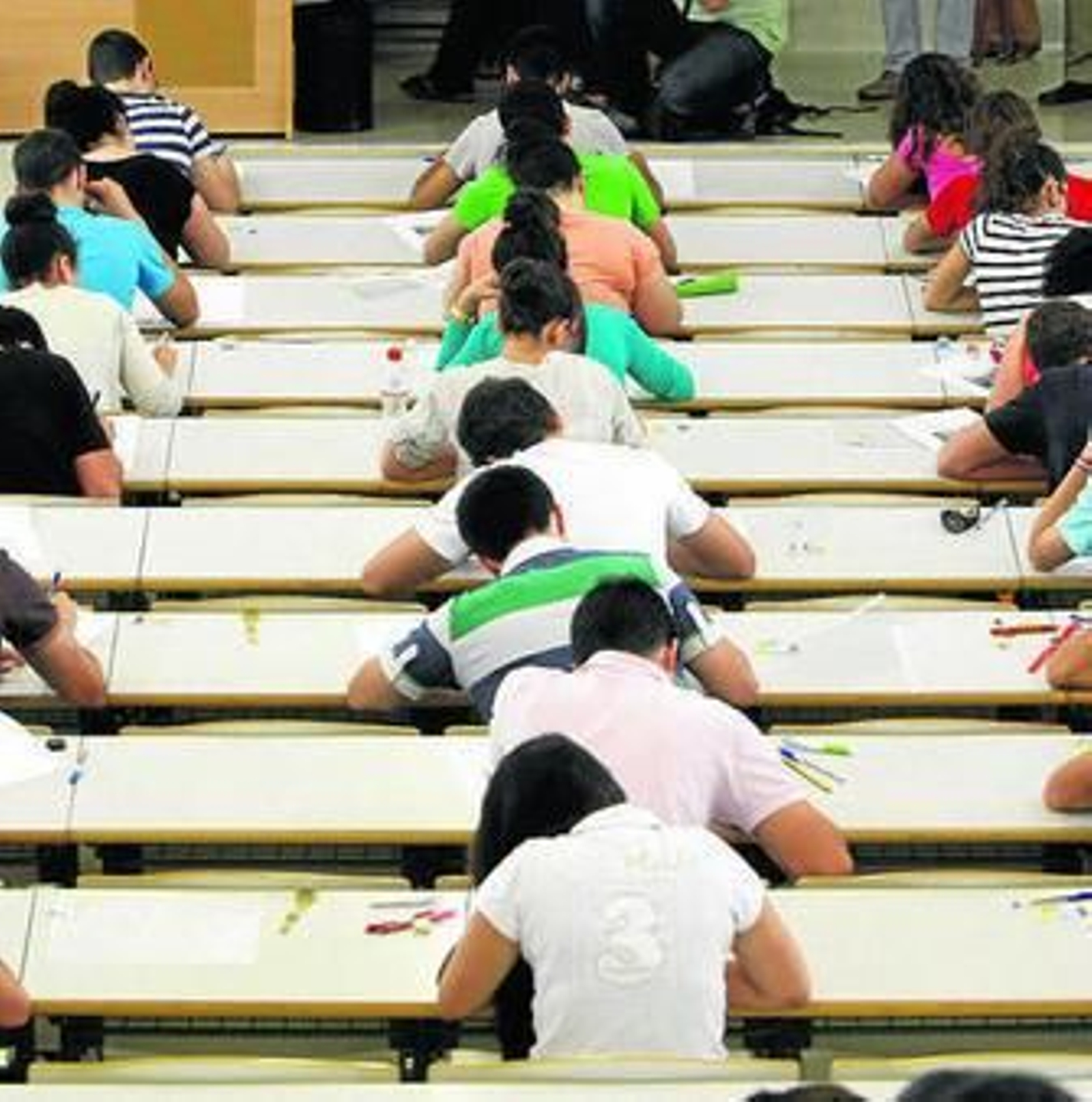 Estudiantes examinándose de la prueba de Selectividad.