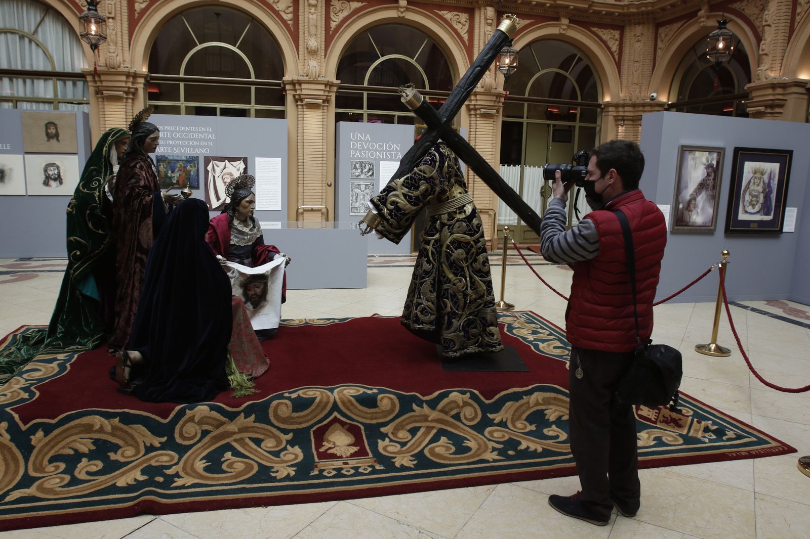 Exposición de la Hermandad del Valle y presentación del paño de la Verónica
