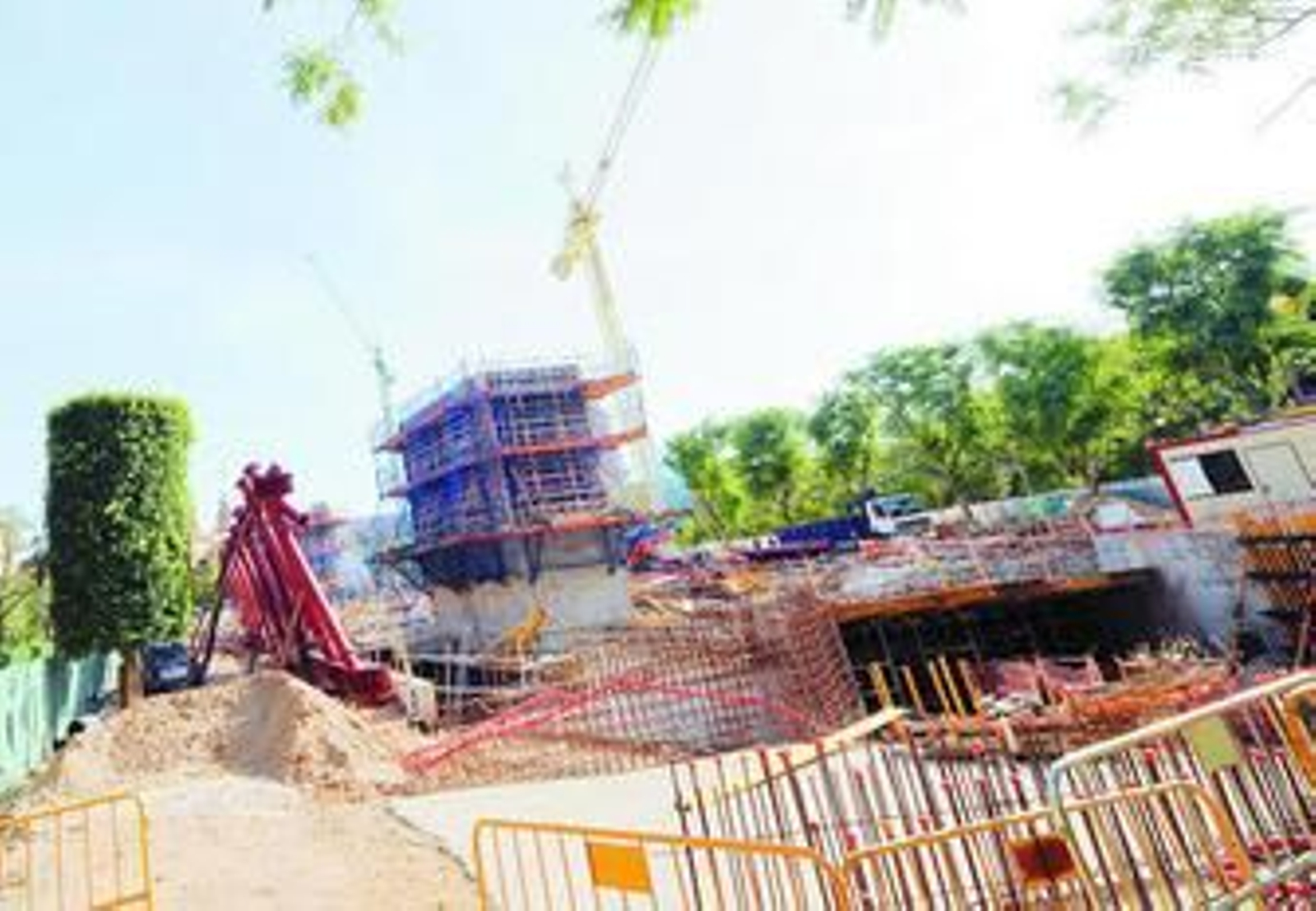 La cimentación de la biblioteca y un pilar central ya están construidos en extremo sur del parque.