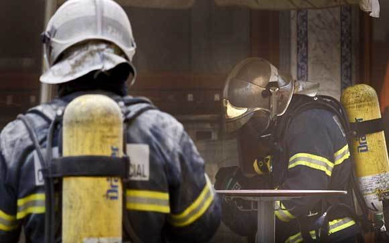 Los bomberos tuvieron que intervenir ante las llamadas de auxilio. /Joaquín Pino