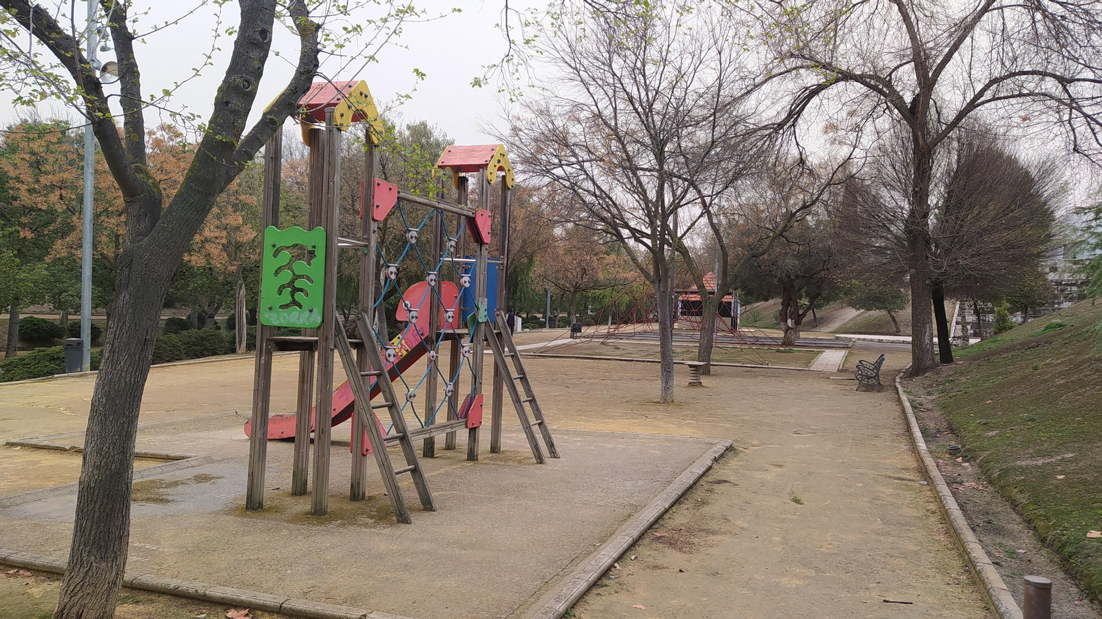 Zona infantil del Parque de la Cañada de Baena.