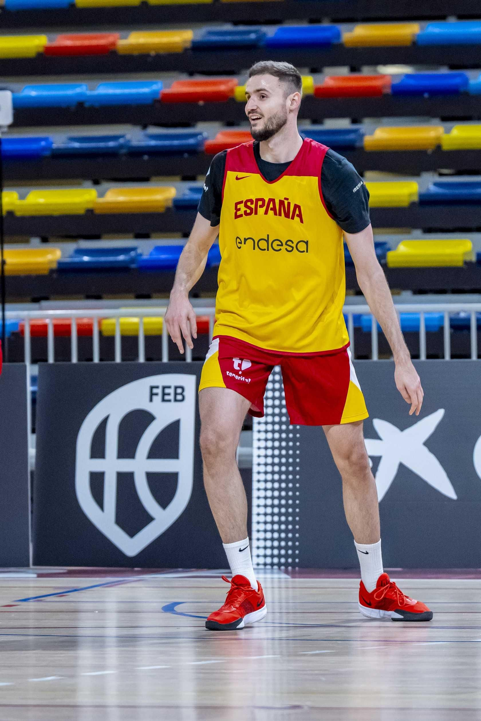 Alberto Díaz, Francis Alonso y Paco Aurioles, en la primera España de Chus Mateo