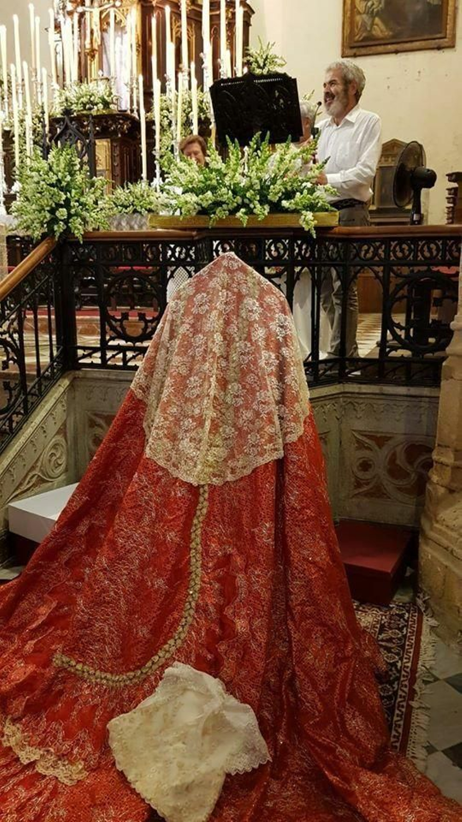 Caprile presenta el manto en San Mateo