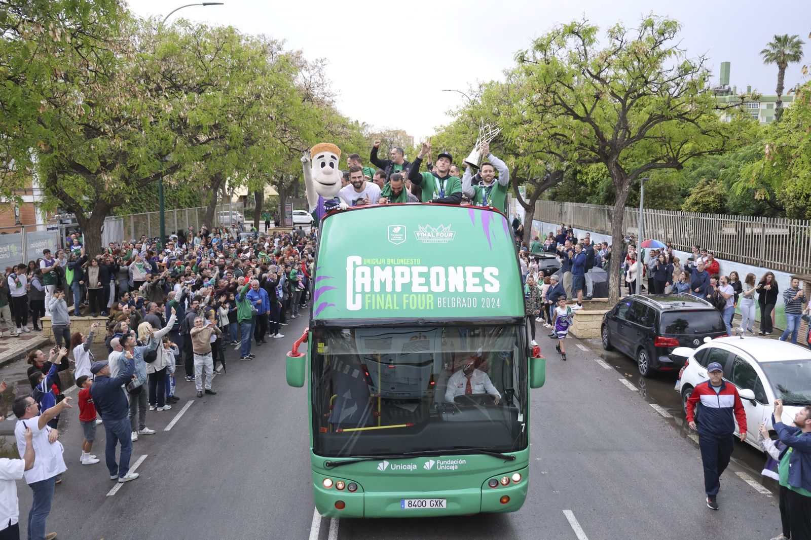 El Unicaja celebra en las calles de Málaga el título de la BCL