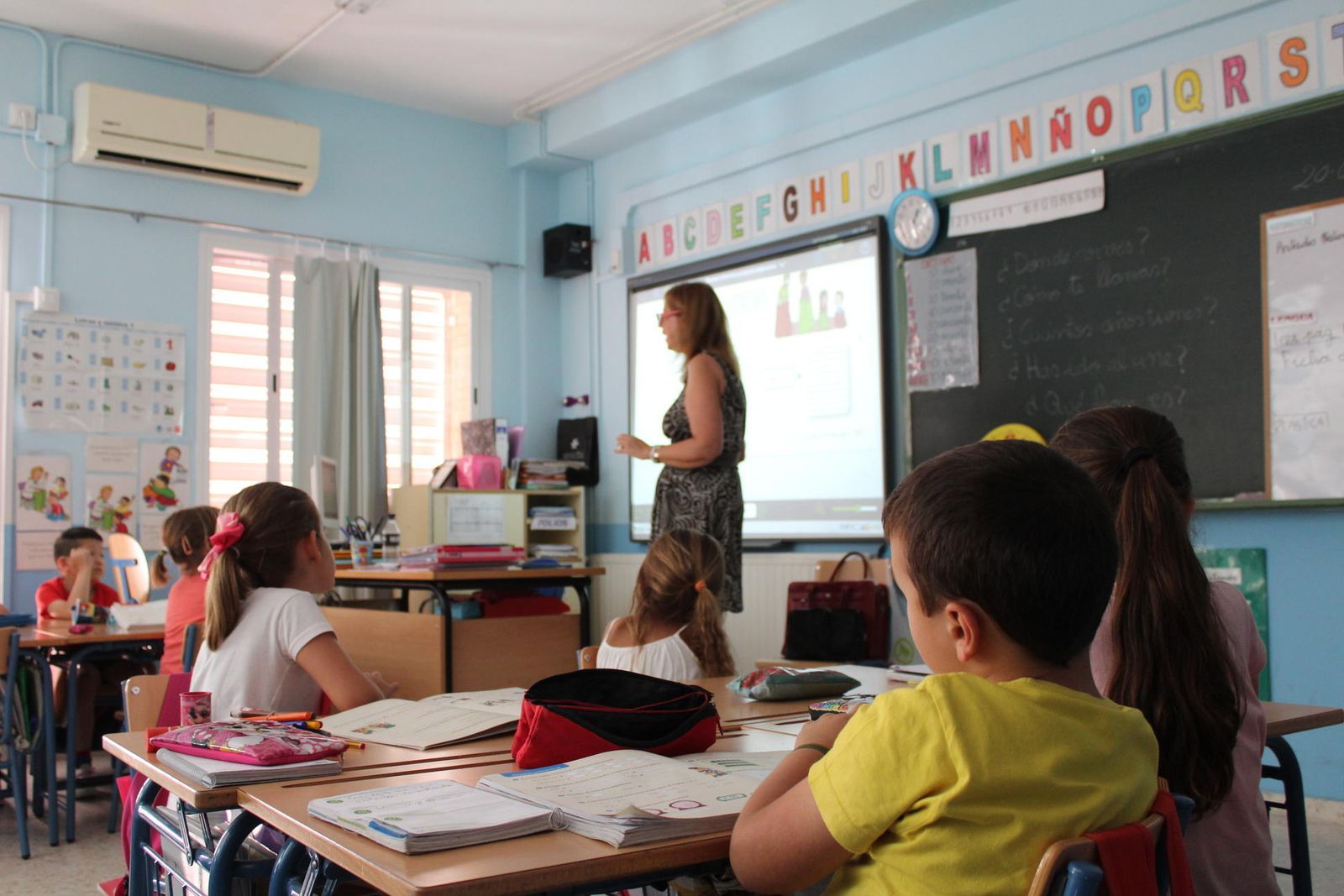 Un aula de Gines, donde todos los centros cuentan ya con aire acondicionado.