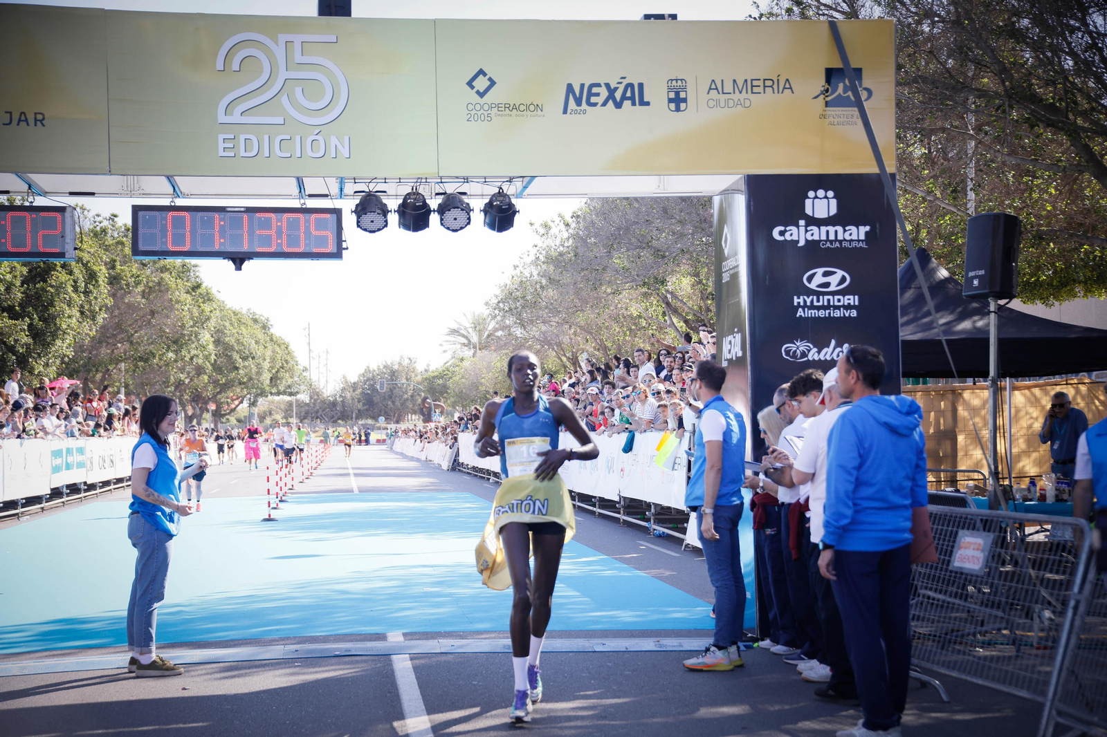 Imágenes de la llegada de la Media maratón Ciudad de Almería