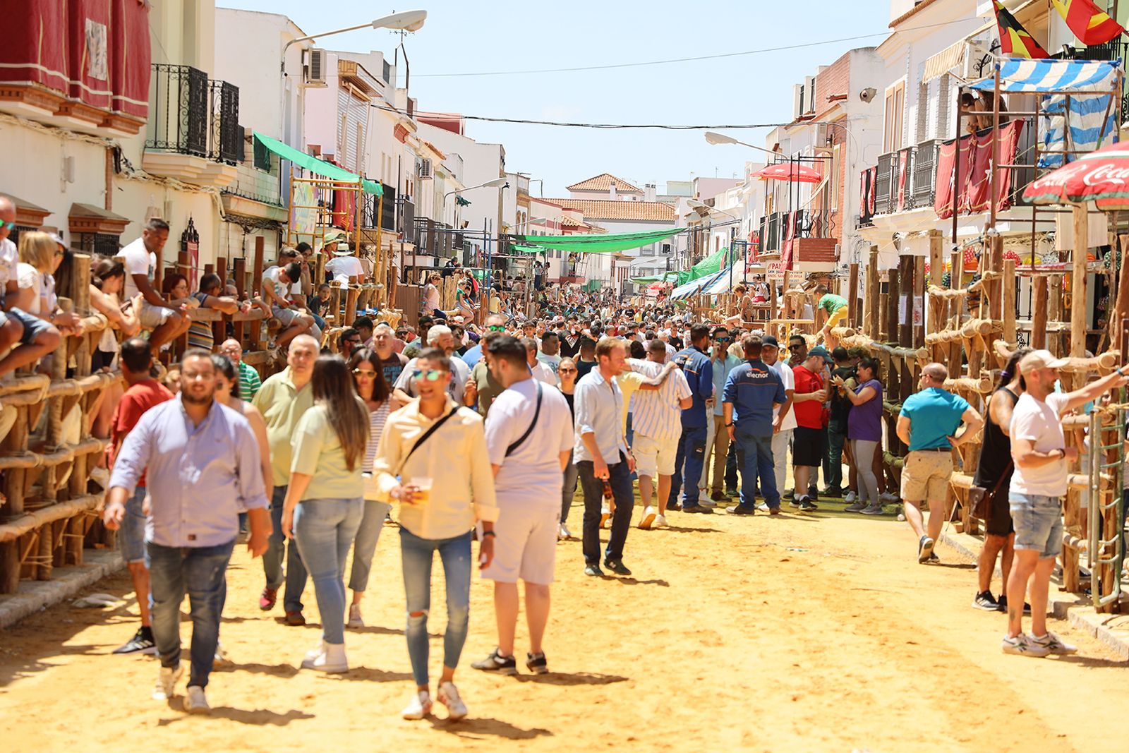El espectacular ambiente en las capeas de San Juan del Puerto.