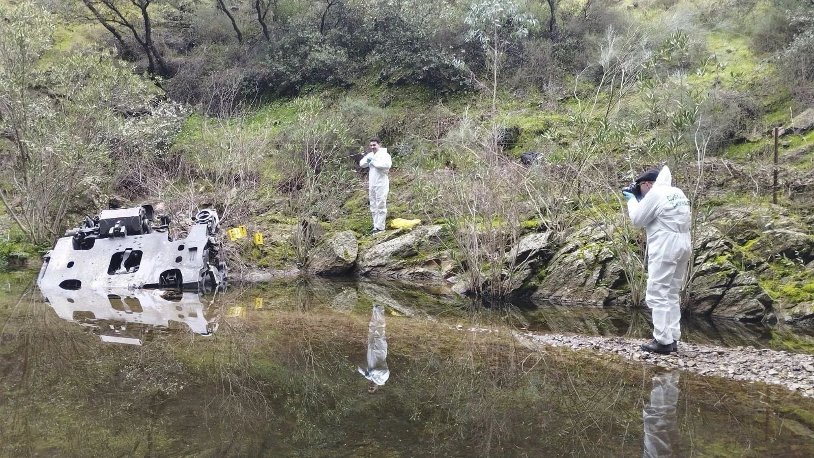 La Guardia Civil investiga la pieza del eje de un tren captada en un arroyo por un fotógrafo de 'The New York Times'.