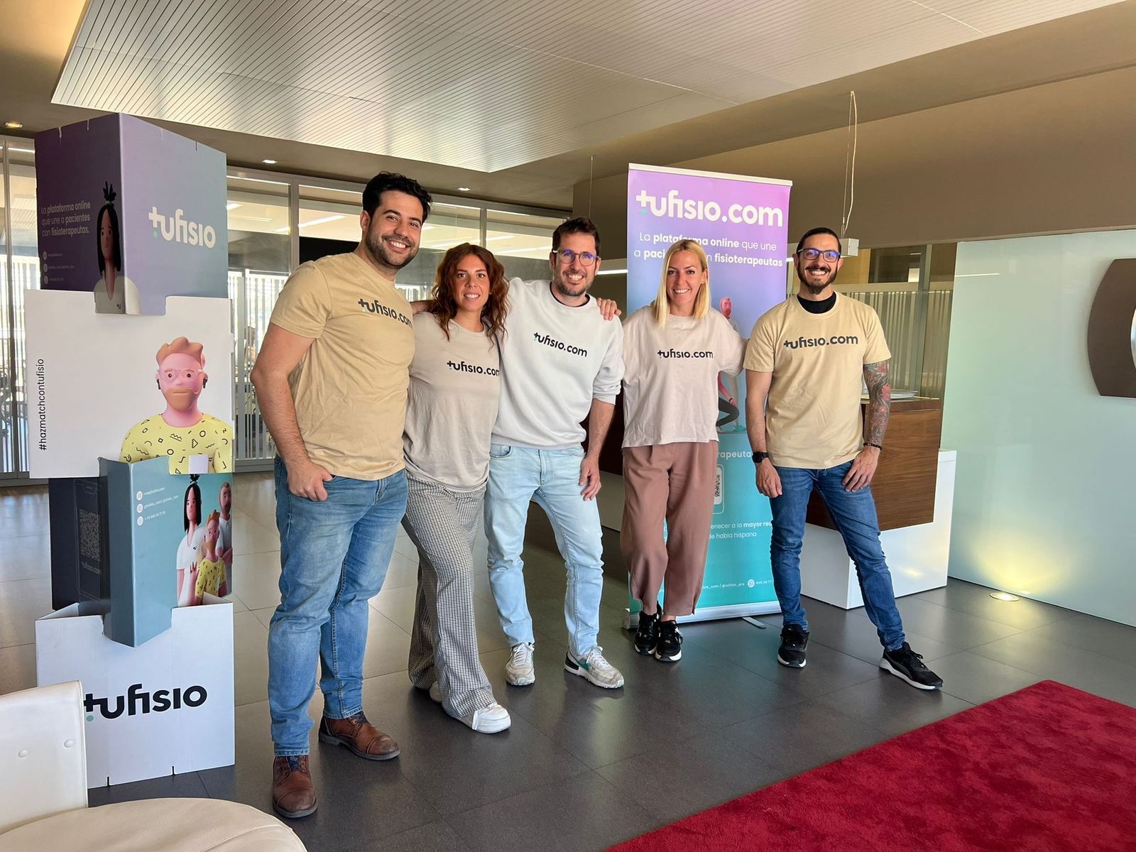 Equipo de ‘Tufisio.com’, con la fundadora Ana Belén Carrión, segunda por la derecha,
