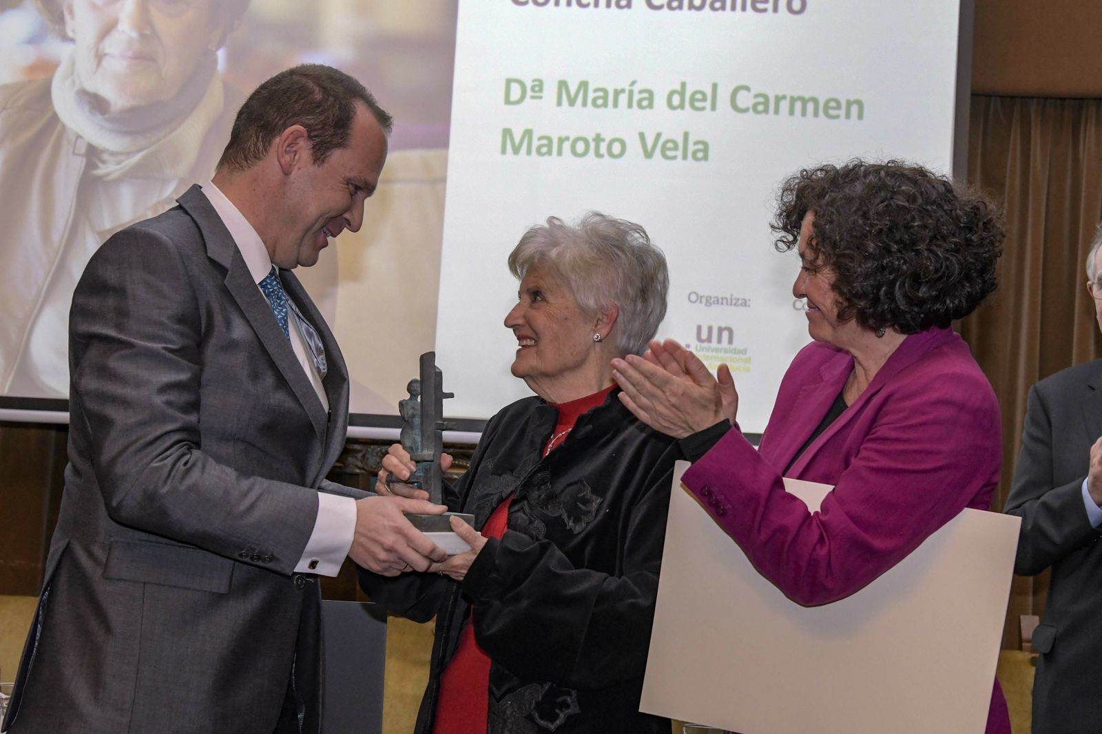 Carmen Maroto Vela recibe en Granada el Premio UNIA Concha Caballero