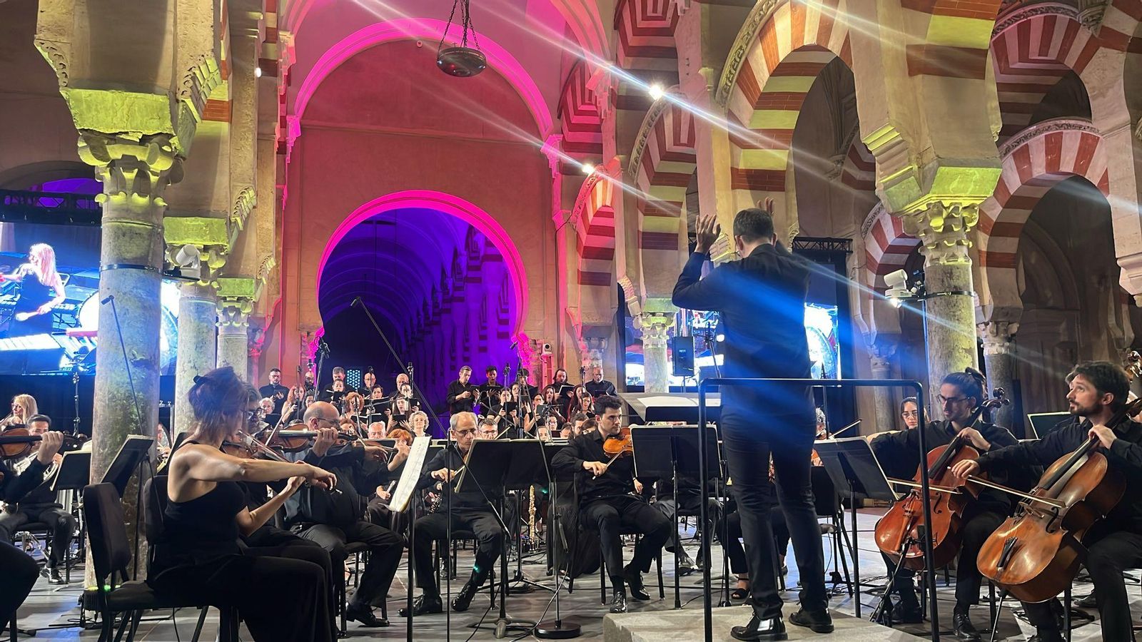 Interpretación de las obras por parte de la Orquesta de Córdoba y el Coro de la Catedral.