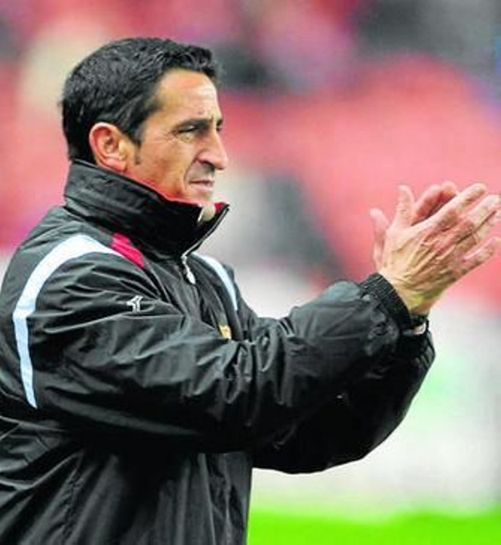 Jiménez aplaude una acción de su equipo.