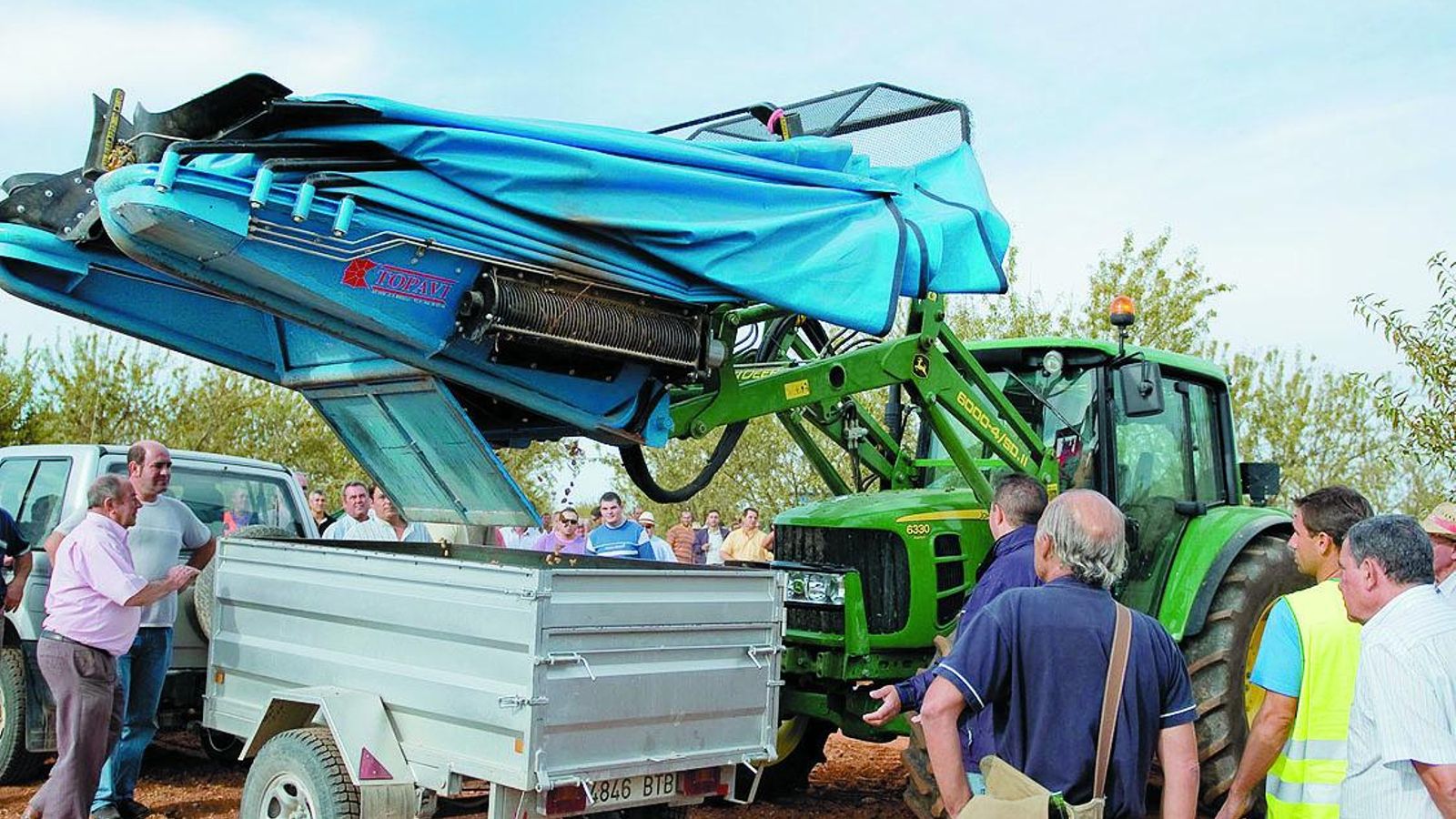 Imagen de archivo de la recolección de la almendra