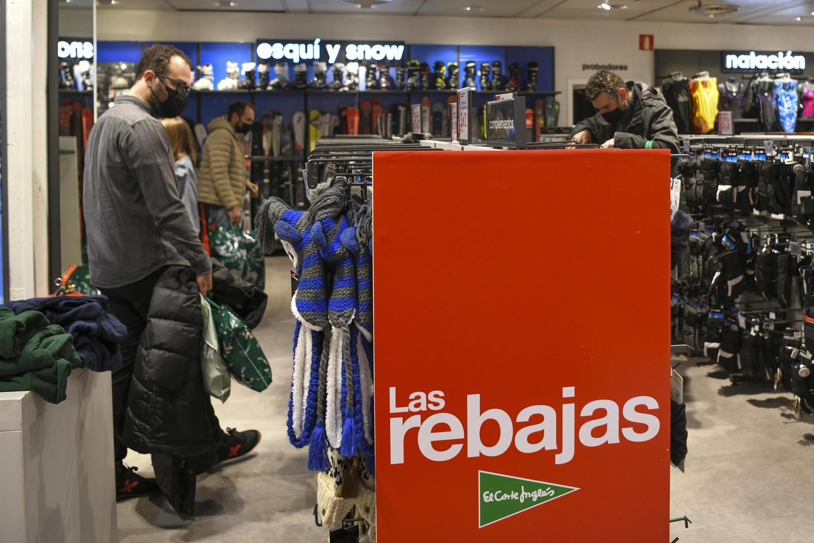 Fotos: el inicio de las rebajas en el Corte Inglés de Granada