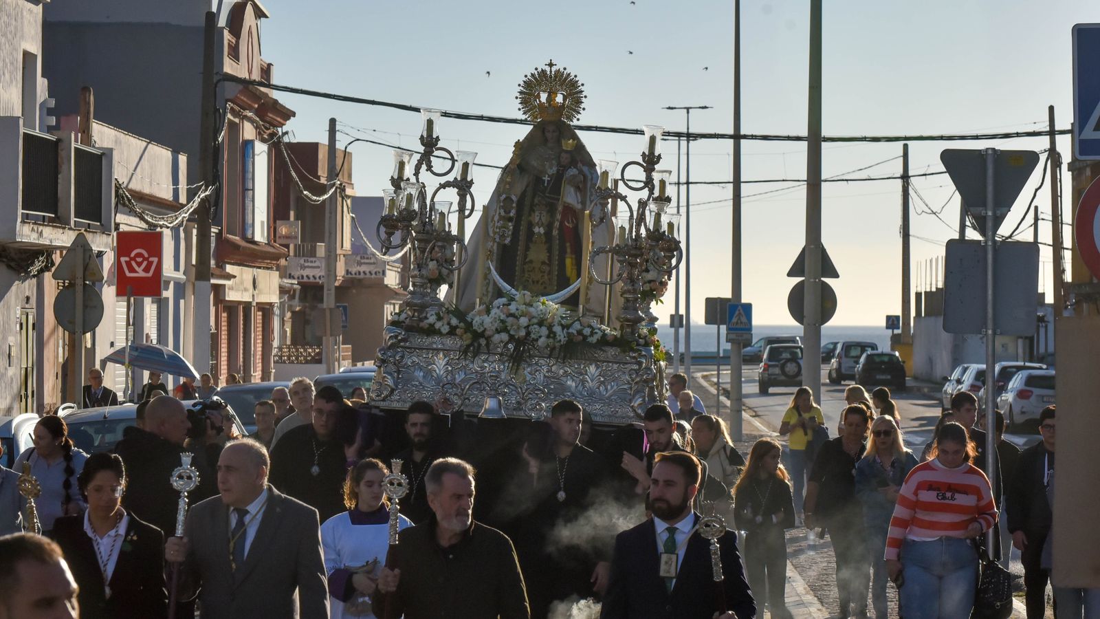 La procesión de la Virgen del Carmen en La Línea por el día de Todos los Santos, en imágenes