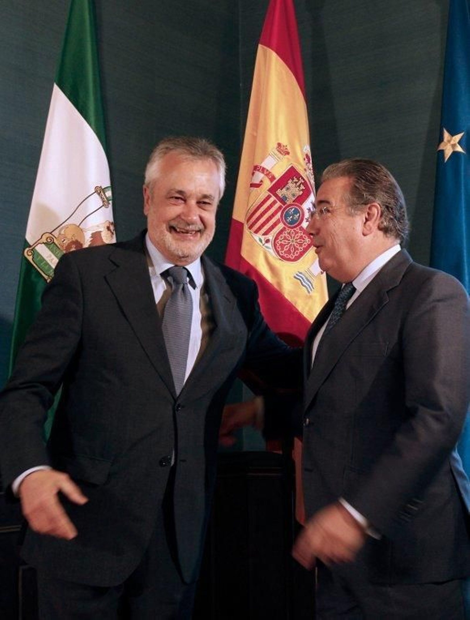 El Gobierno de Griñán se refuerza por la caída del PP y la subida de IU