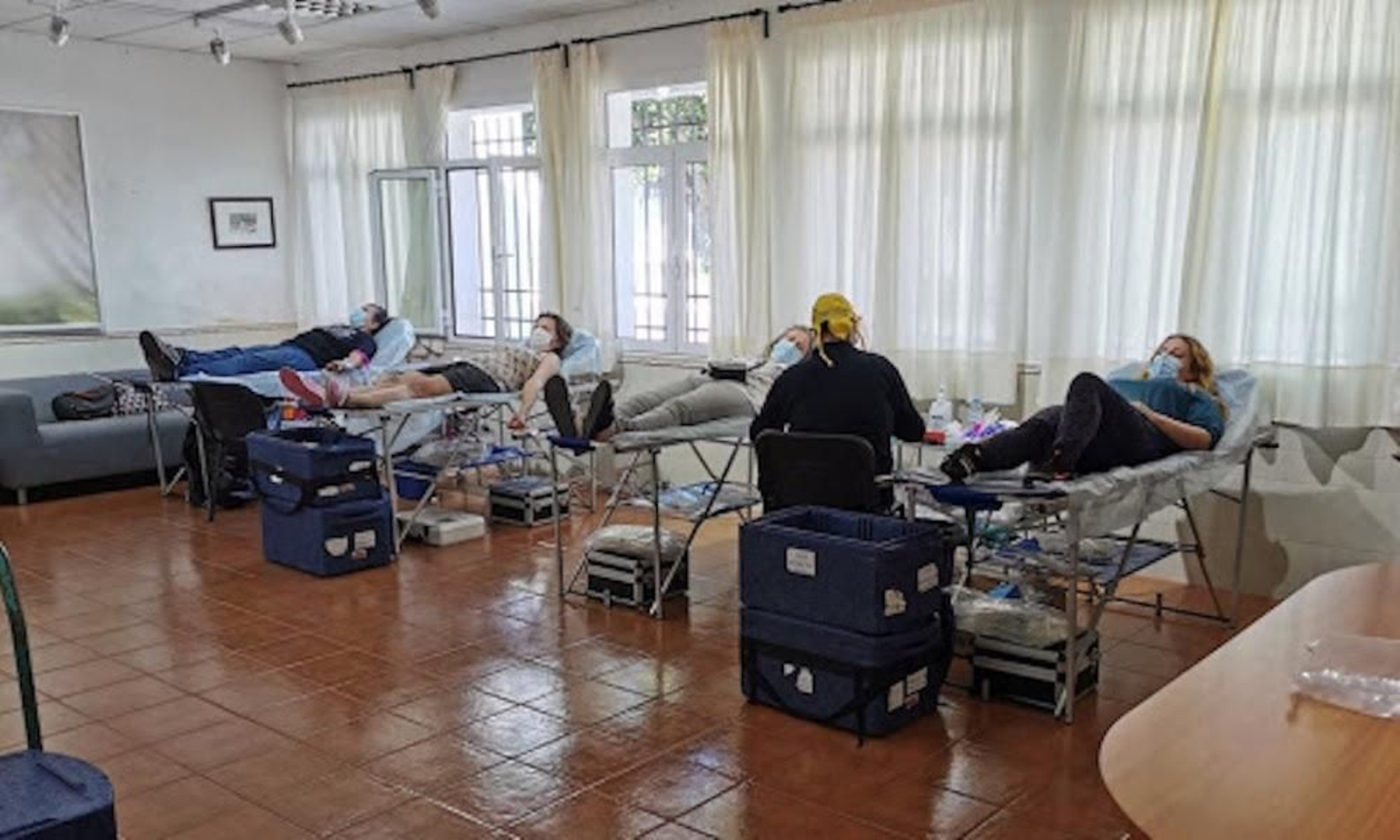 Donación colectiva de donantes de sangre en Nerva, con todas las medidas de seguridad. Donación colectiva de donantes de sangre en Nerva, con todas las medidas de seguridad.