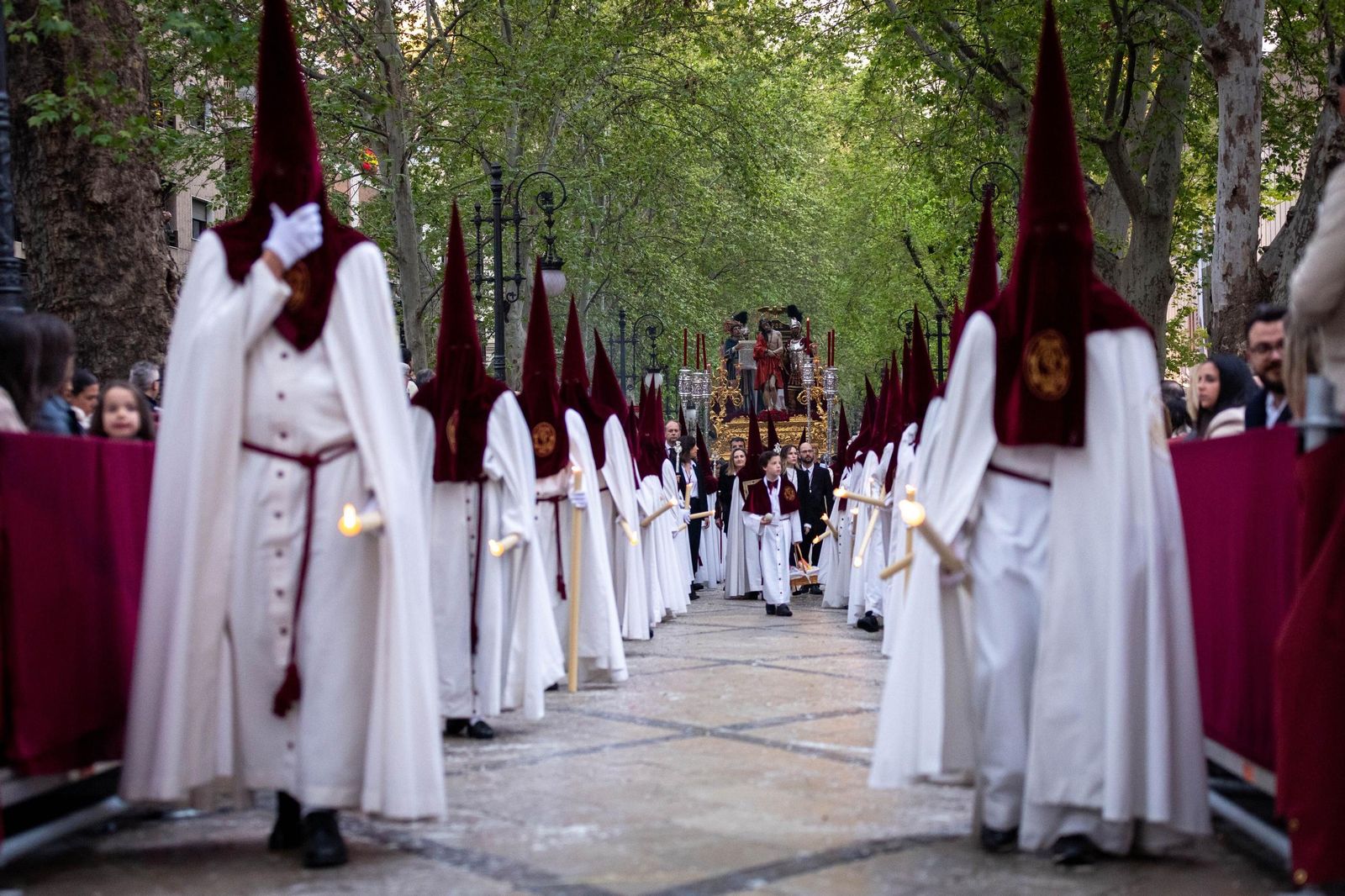 Granada estrenó la nueva carrera oficial frente a la Basílica de las Angustias