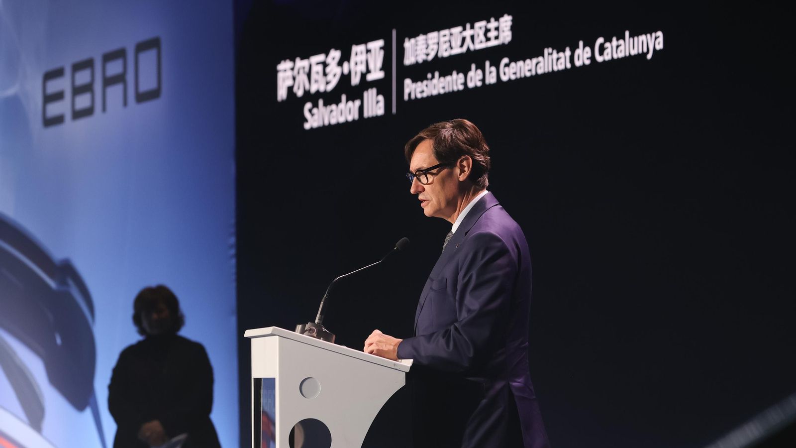 El ministro de Industria, Jordi Hereu, y el presidente de la Generalitat catalana, Salvador Illa, han puesto este sábado la alianza sellada por la multinacional Chery y la española Ebro para fabricar coches en Barcelona como "ejemplo" a seguir, y han animado a sellar nuevas colaboraciones de este tipo para relanzar la economía española y catalana. El ministro de Industria, Jordi Hereu, y el presidente de la Generalitat catalana, Salvador Illa, han puesto este sábado la alianza sellada por la multinacional Chery y la española Ebro para fabricar coches en Barcelona como "ejemplo" a seguir, y han animado a sellar nuevas colaboraciones de este tipo para relanzar la economía española y catalana.