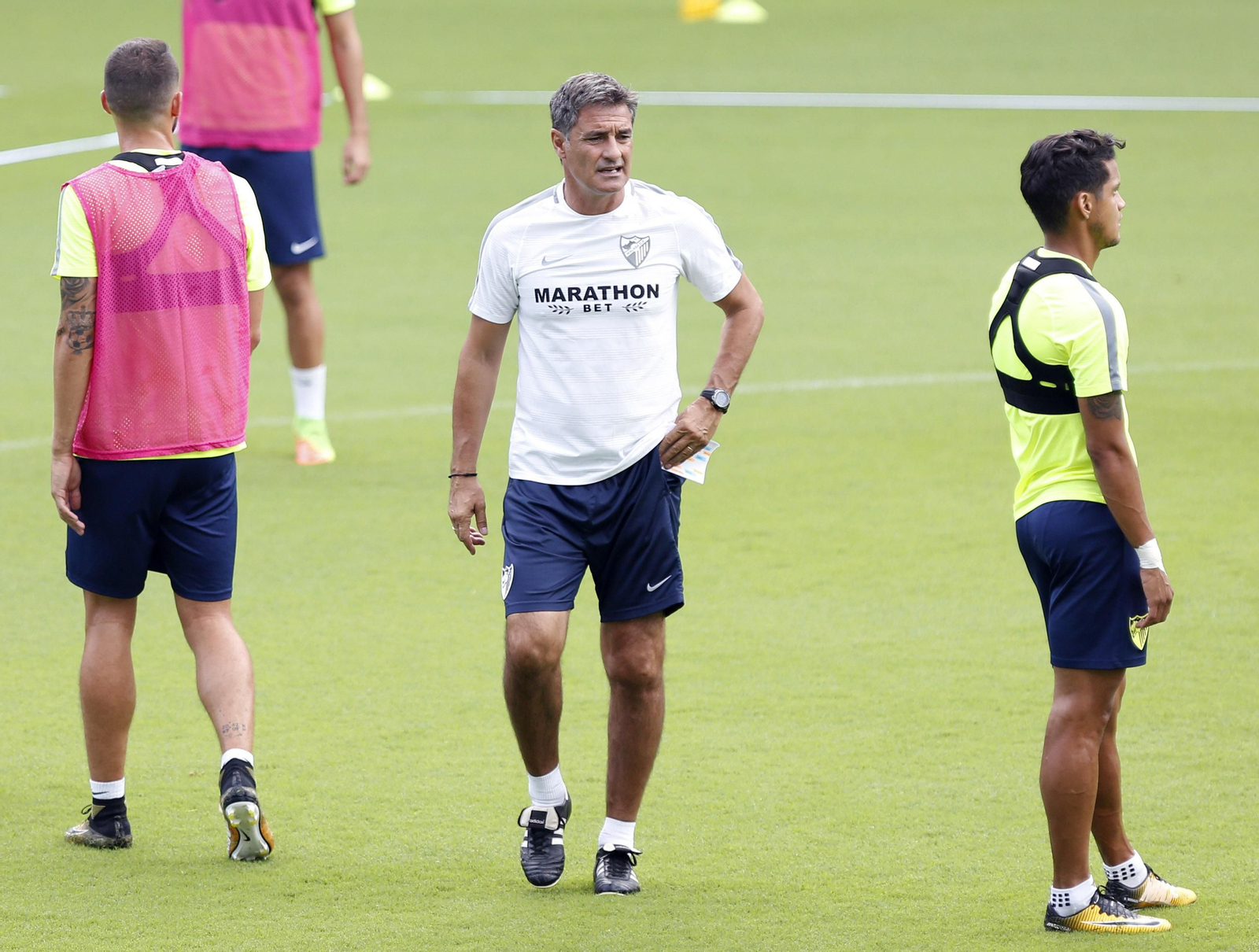 Míchel, junto a Rosales durante un entrenamiento.