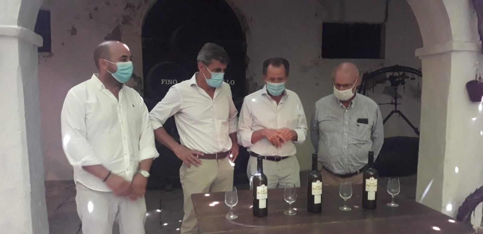 Momento del encuentro en las  instalaciones de Bodegas Miguel Guerra en la calle Mendaro.
