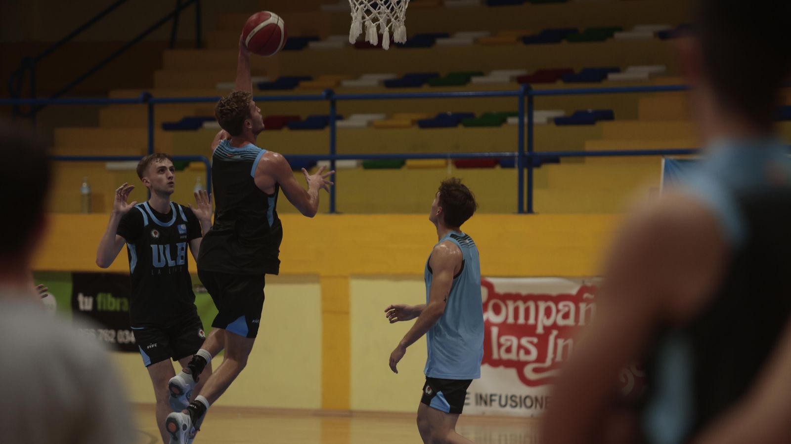 Las fotos del entrenamiento del ULB en el pabellón de la Línea