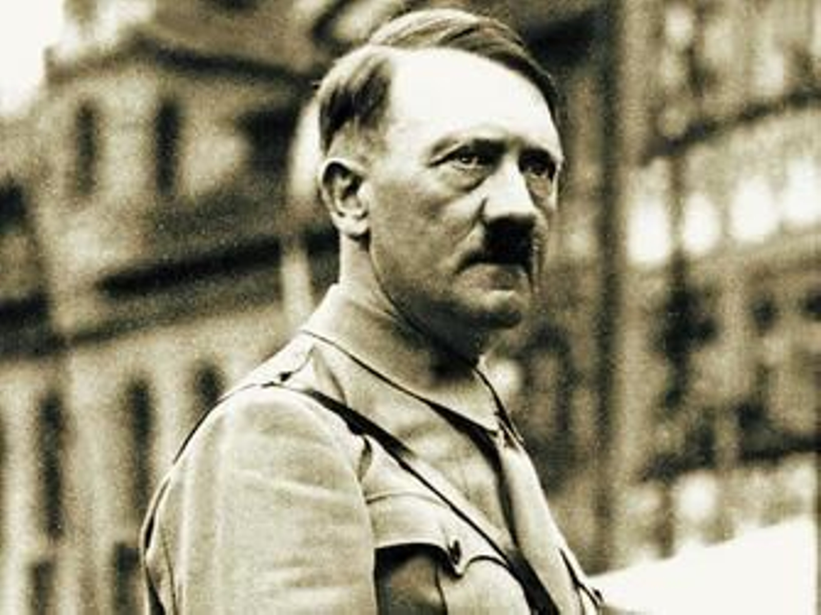 1934Adolf Hitler asume todos los poderes en Alemania tras la muerte de Hindemburg