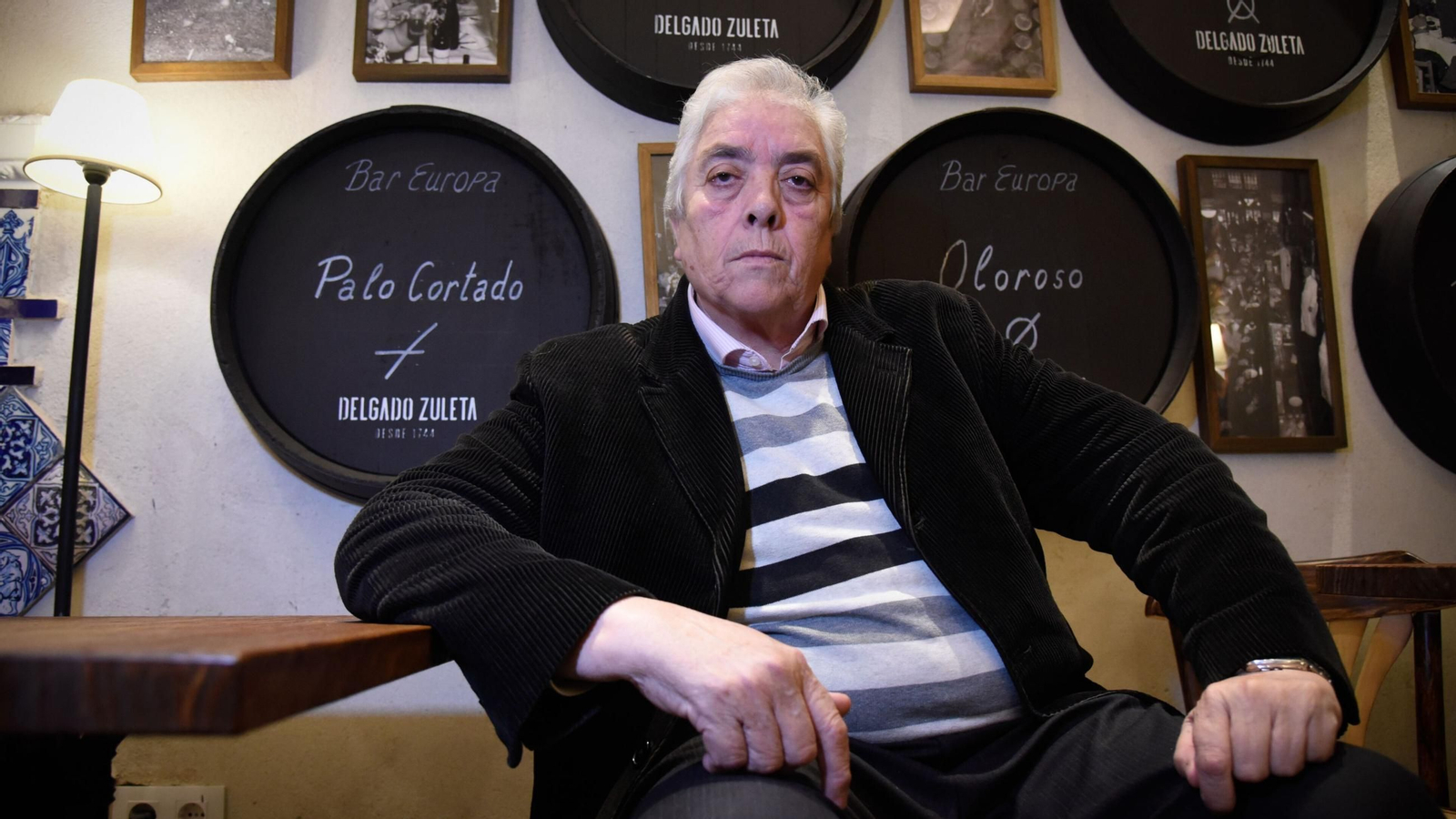 Manuel Bohórquez, en el bar Europa, durante la entrevista.