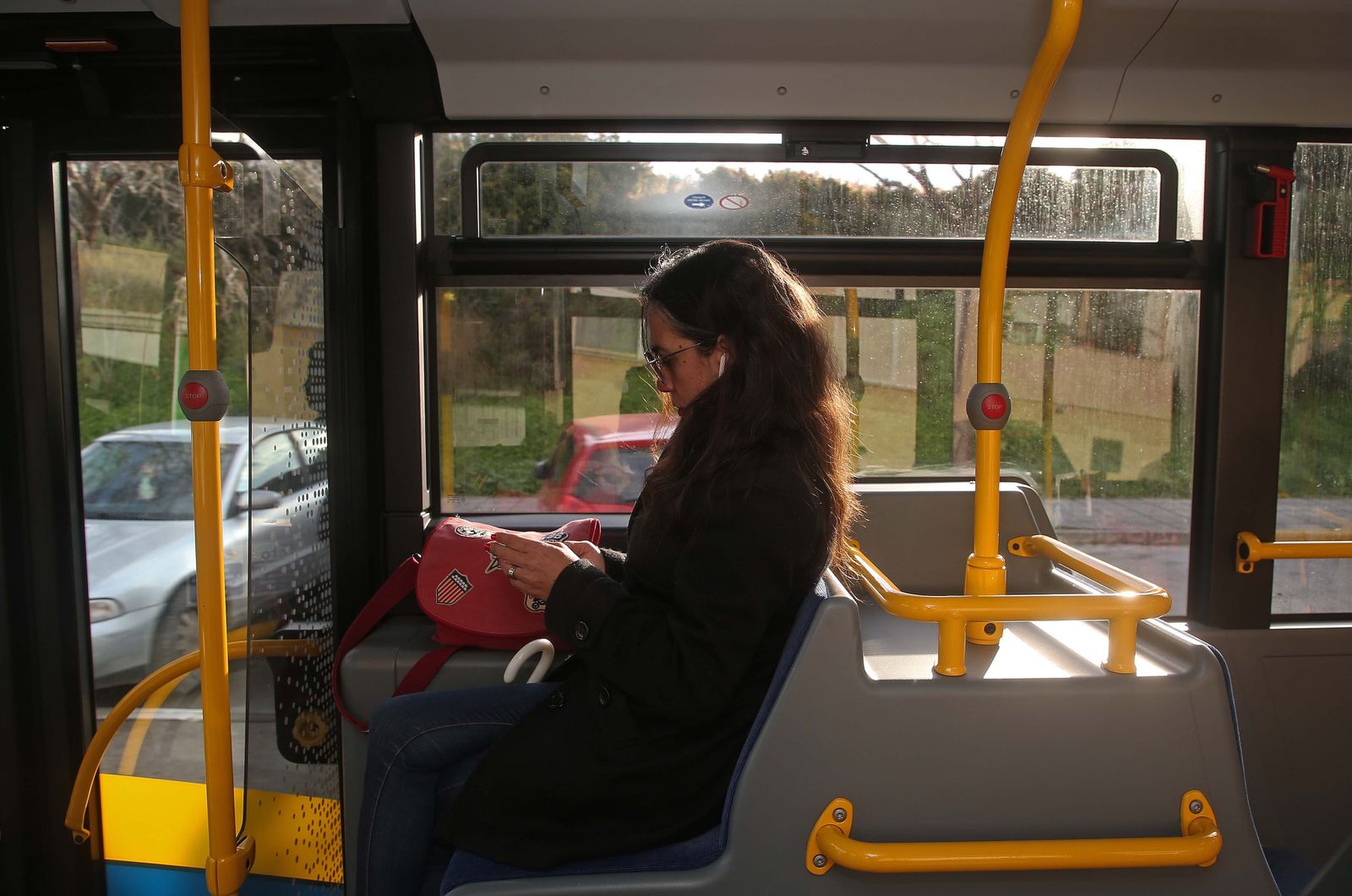 Fotos del primer día sin mascarillas en el transporte público en Algeciras