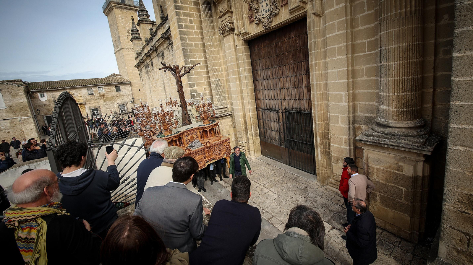 La Mortaja prueba su paso por el entorno de la Catedral