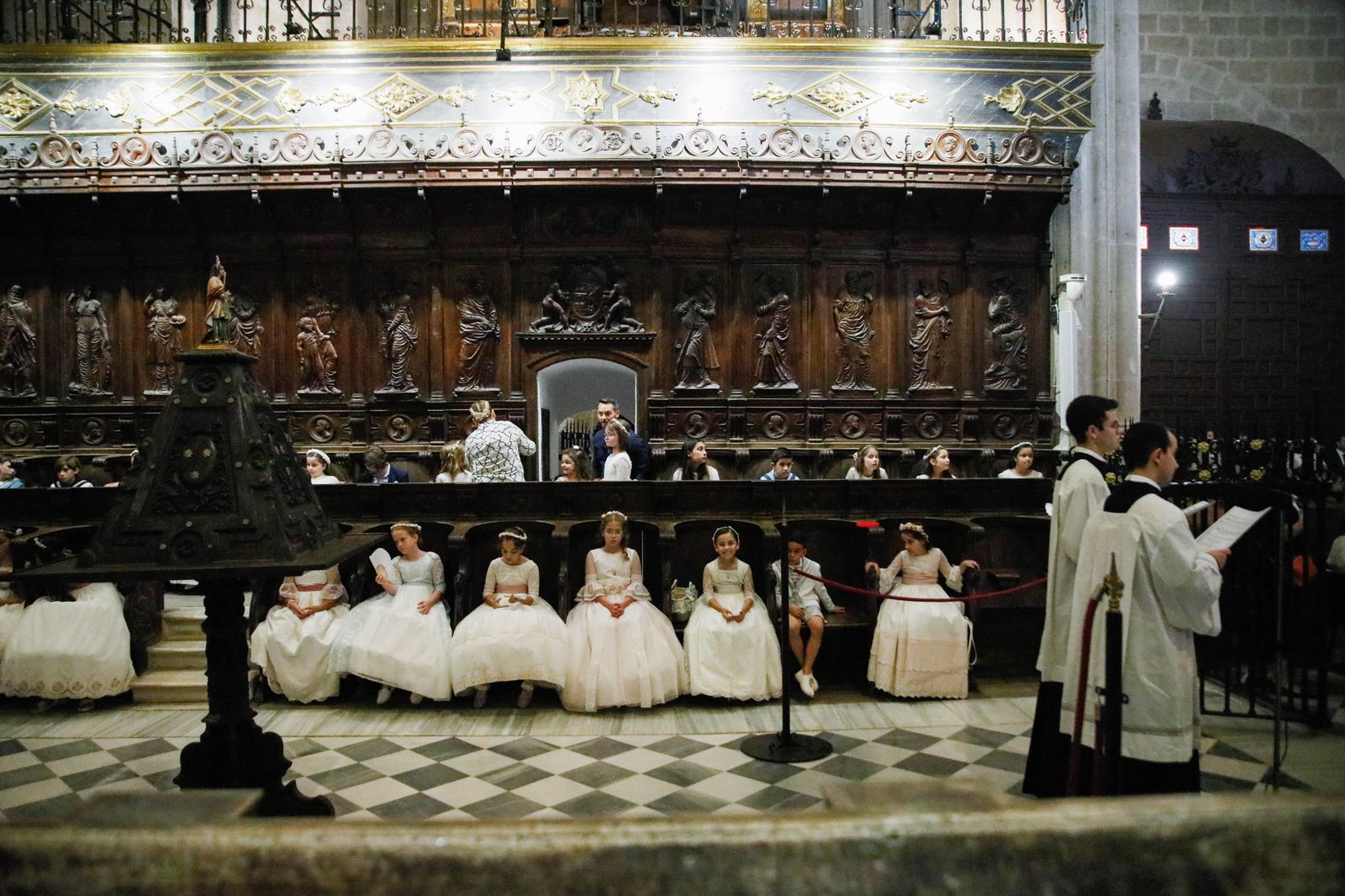 Imágenes de la procesión del Corpus Christi en Almería: así han sido la misa y la posterior marcha por la capital