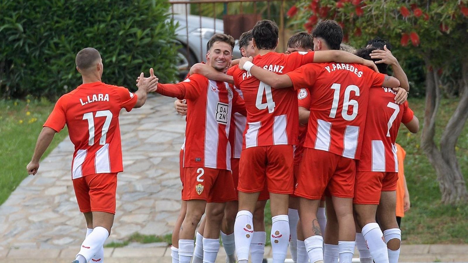 Los unionistas celebran el tanto de Lorenzo.