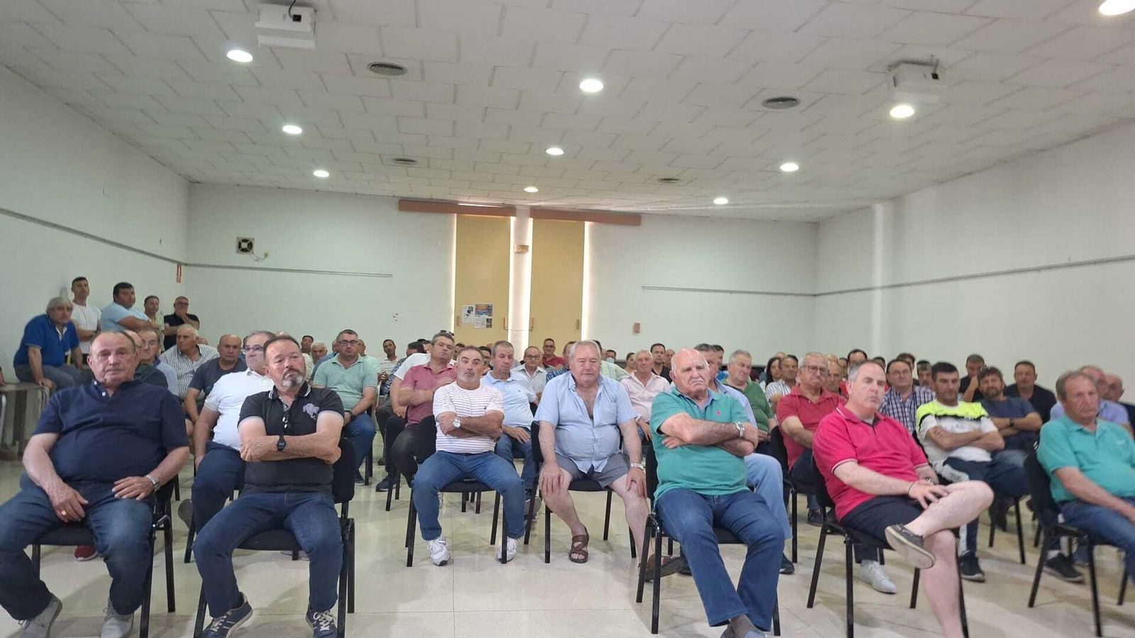 Reunión por la amenaza del algodoncillo en Villanueva del Arzobispo.
